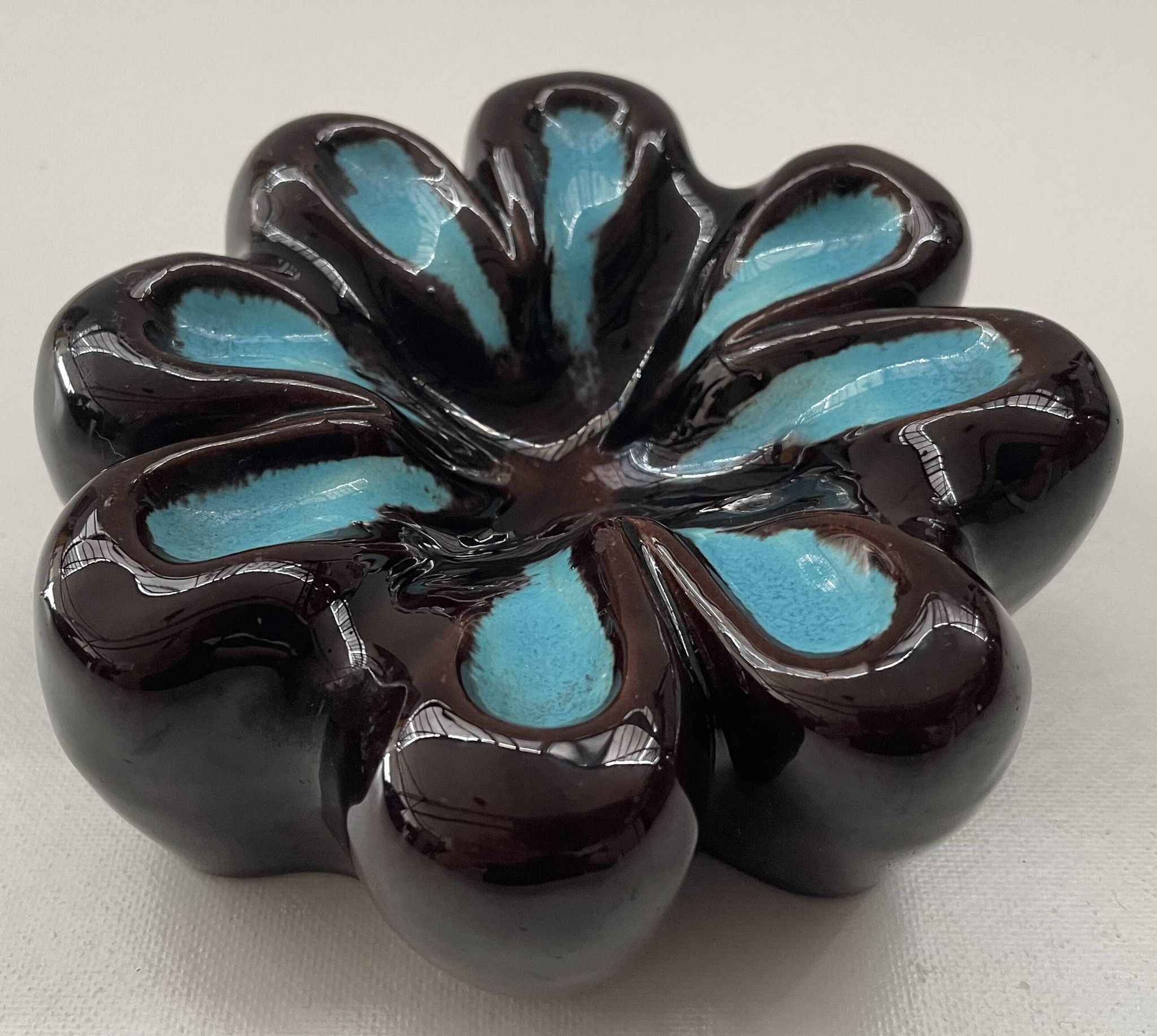 Ashtray or catch-all in ceramic from the 1950s, signed Dih-lem.