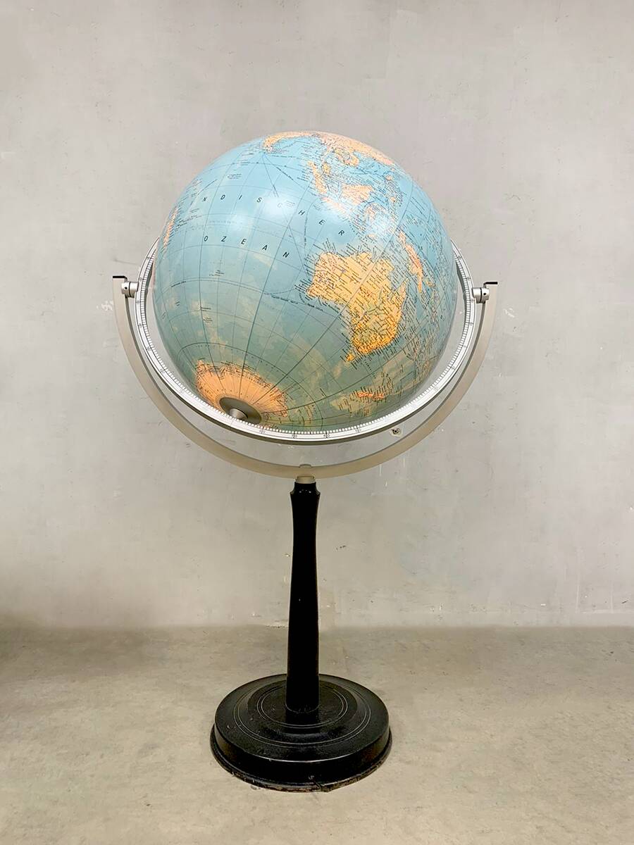 Vintage illuminated earth world globe floorlamp