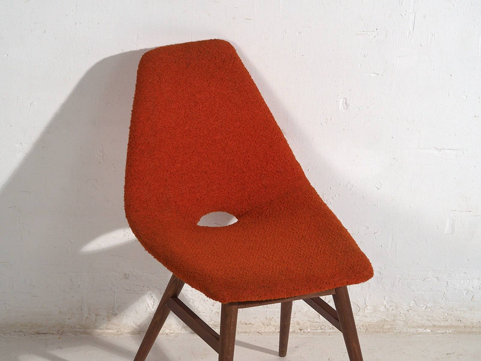 Chaise en bois et tissu orange, c.1960