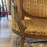 Canapé corbeille de style Louis XVI, bois laqué gris/vert vers 1900
