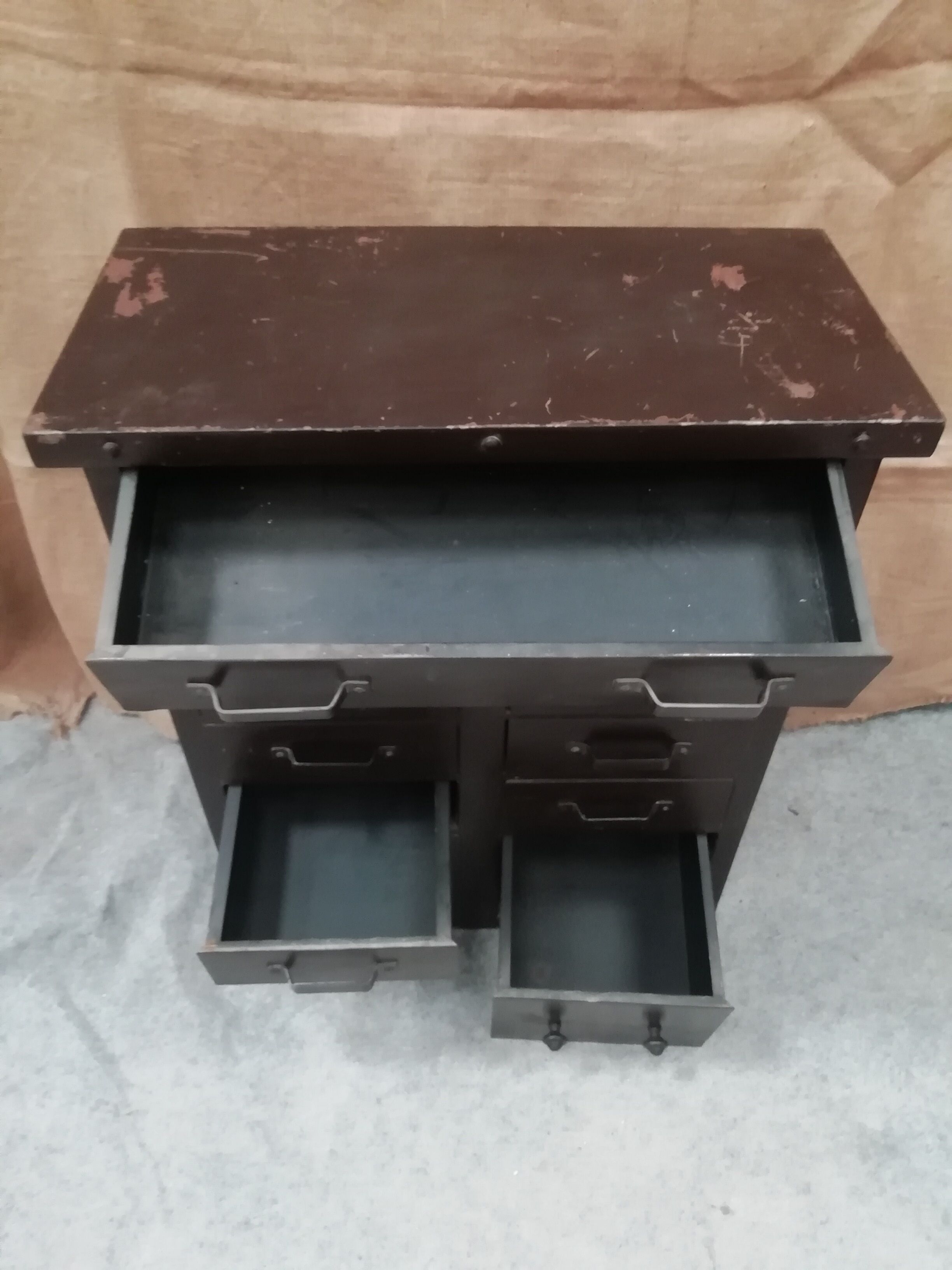 Workshop furniture with 11 drawers