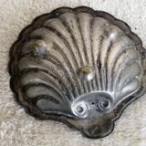 Empty pocket vintage brass shell shape