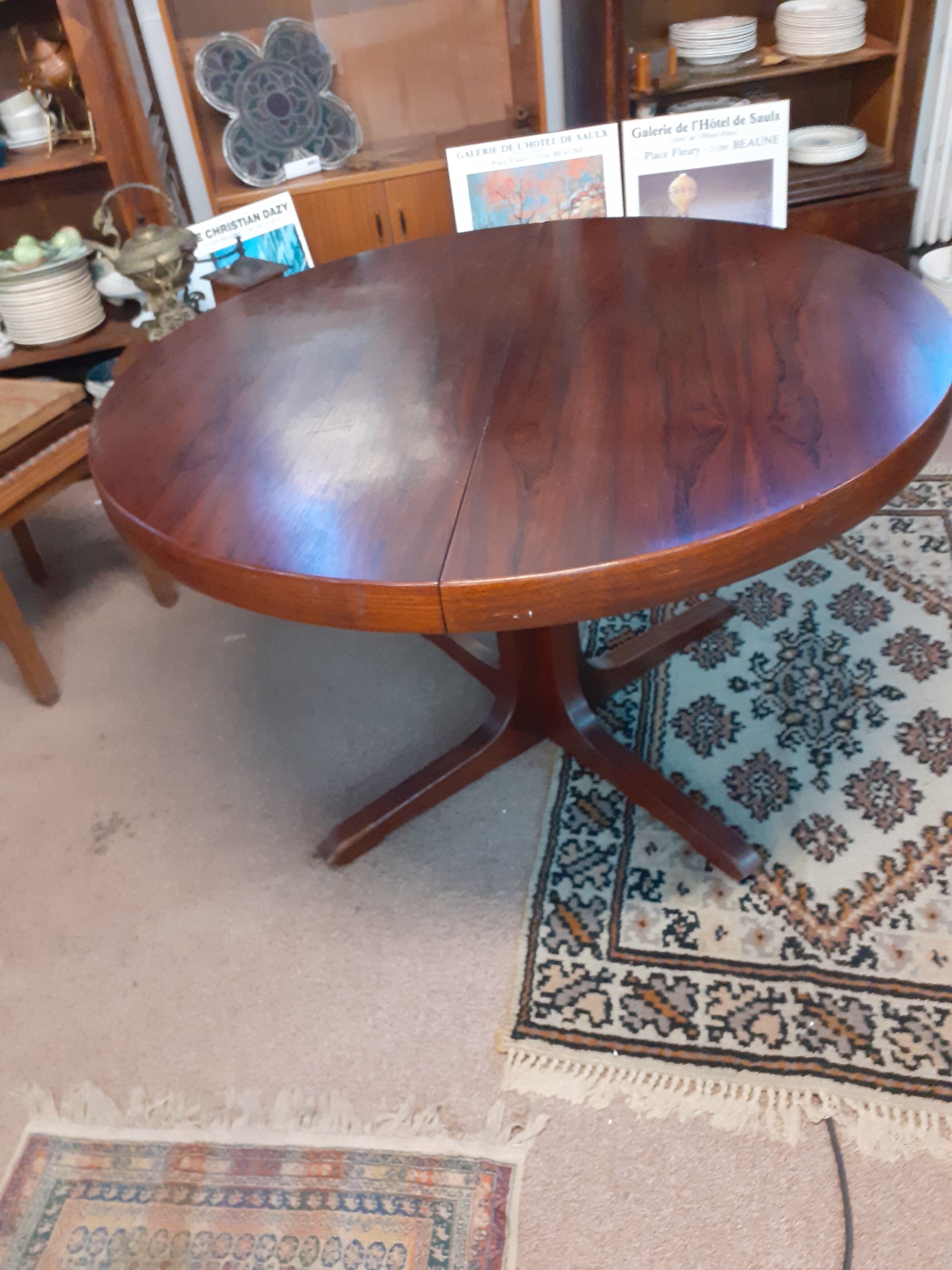 Vintage roundtable