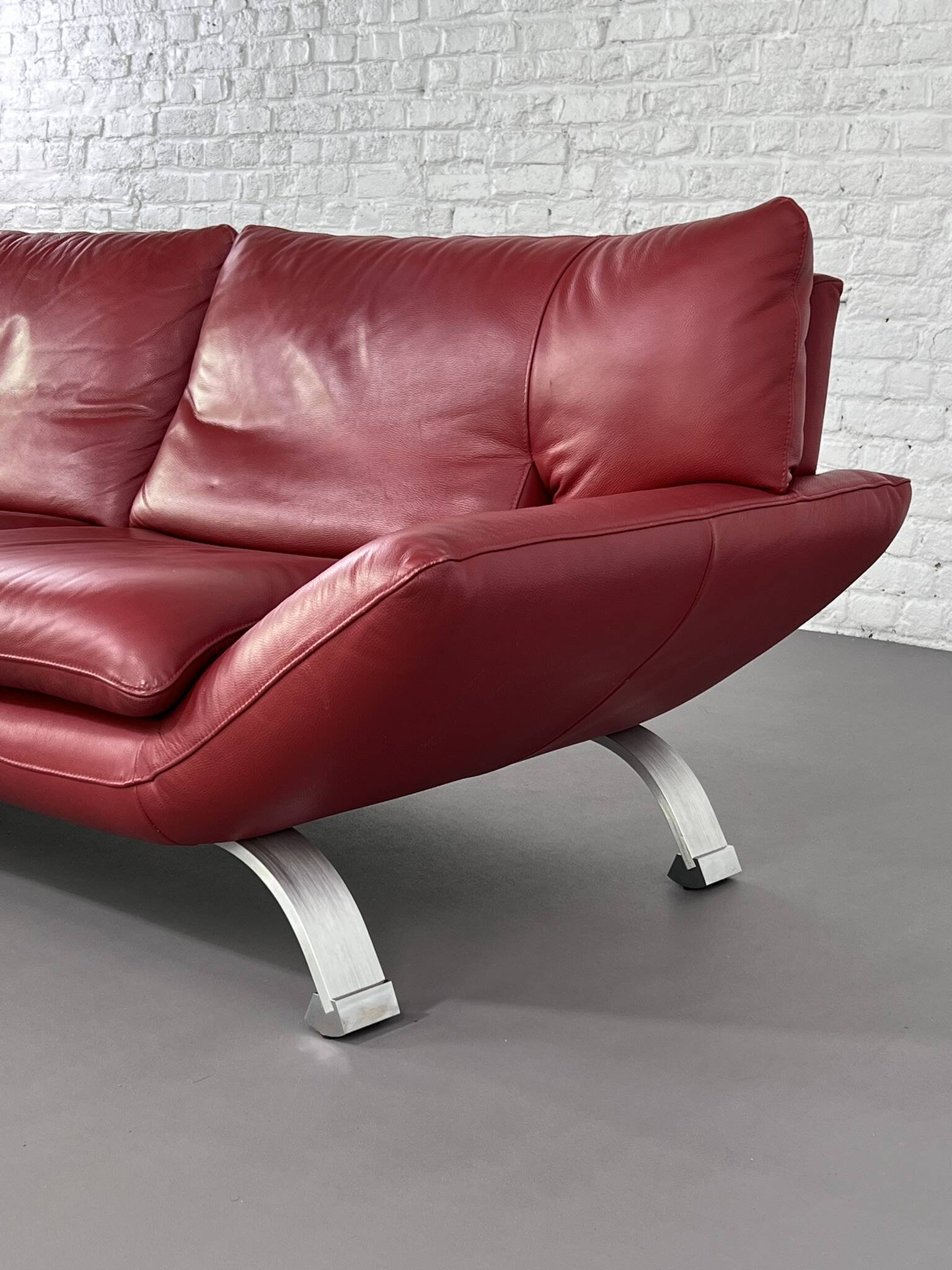 Italian design 3-seater sofa in leather and metal