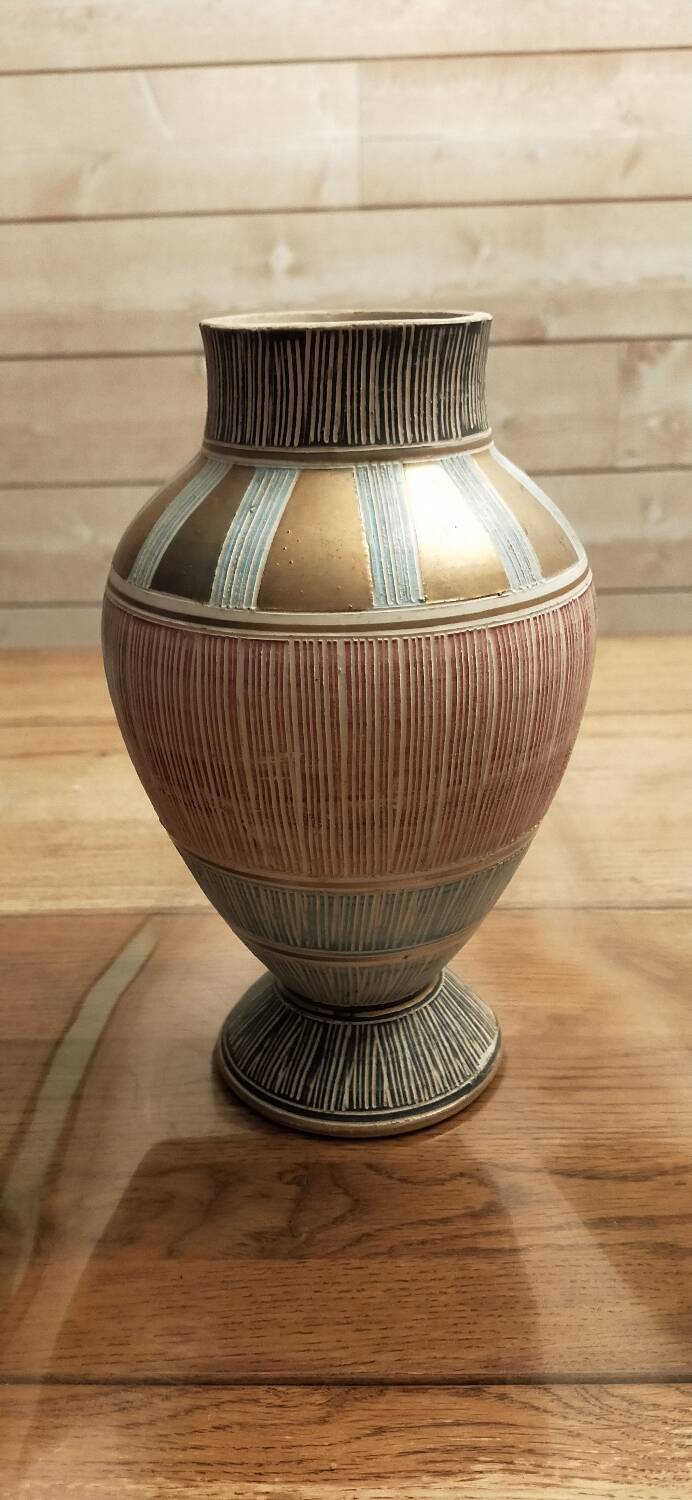 Amphora vase