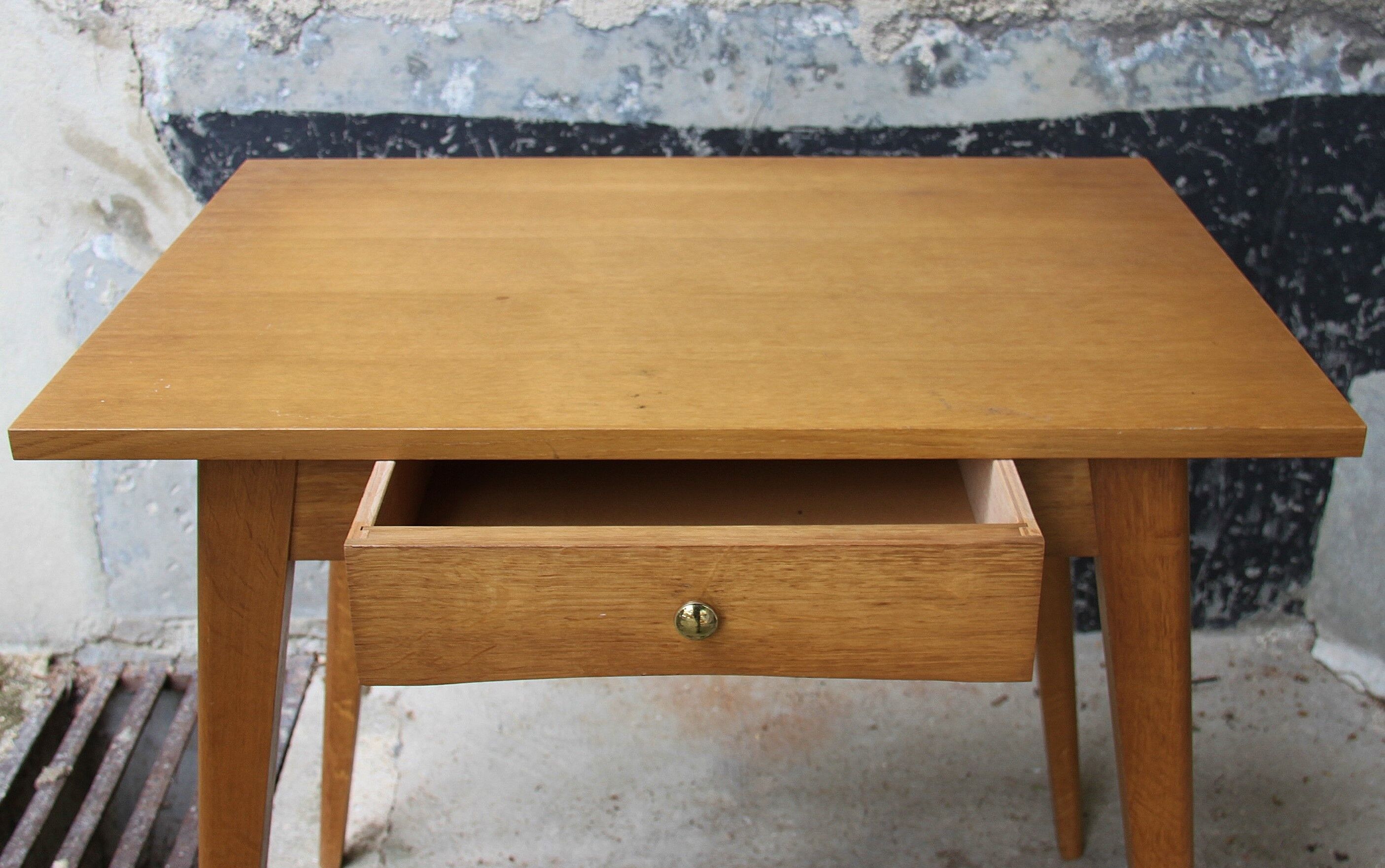 Table feet compass