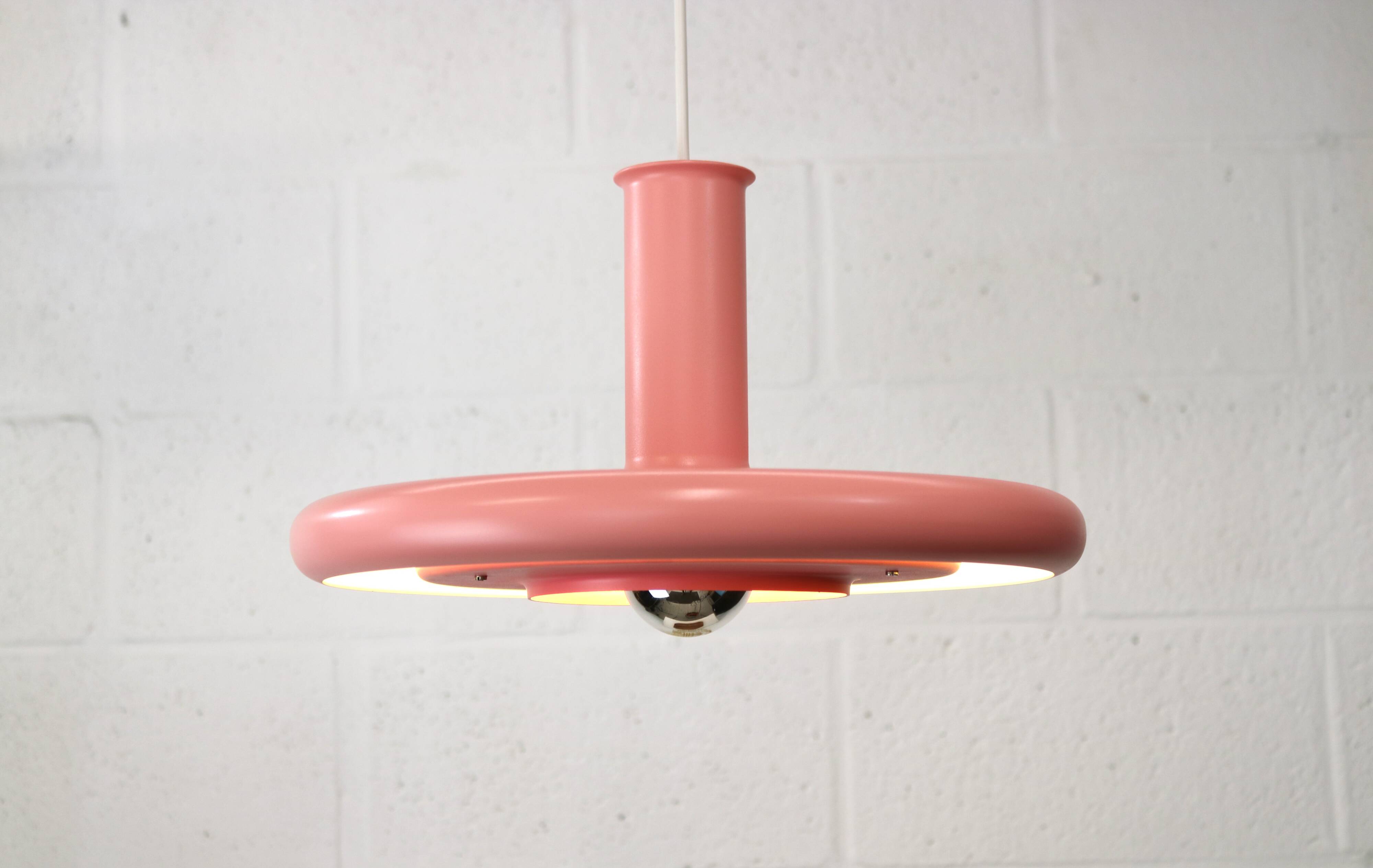 Amazing Fog & Morup 35 cm hanglamp - model Optima in pink color - designed