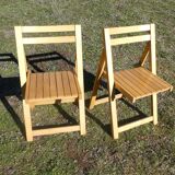 Pair of vintage folding chairs in light wood