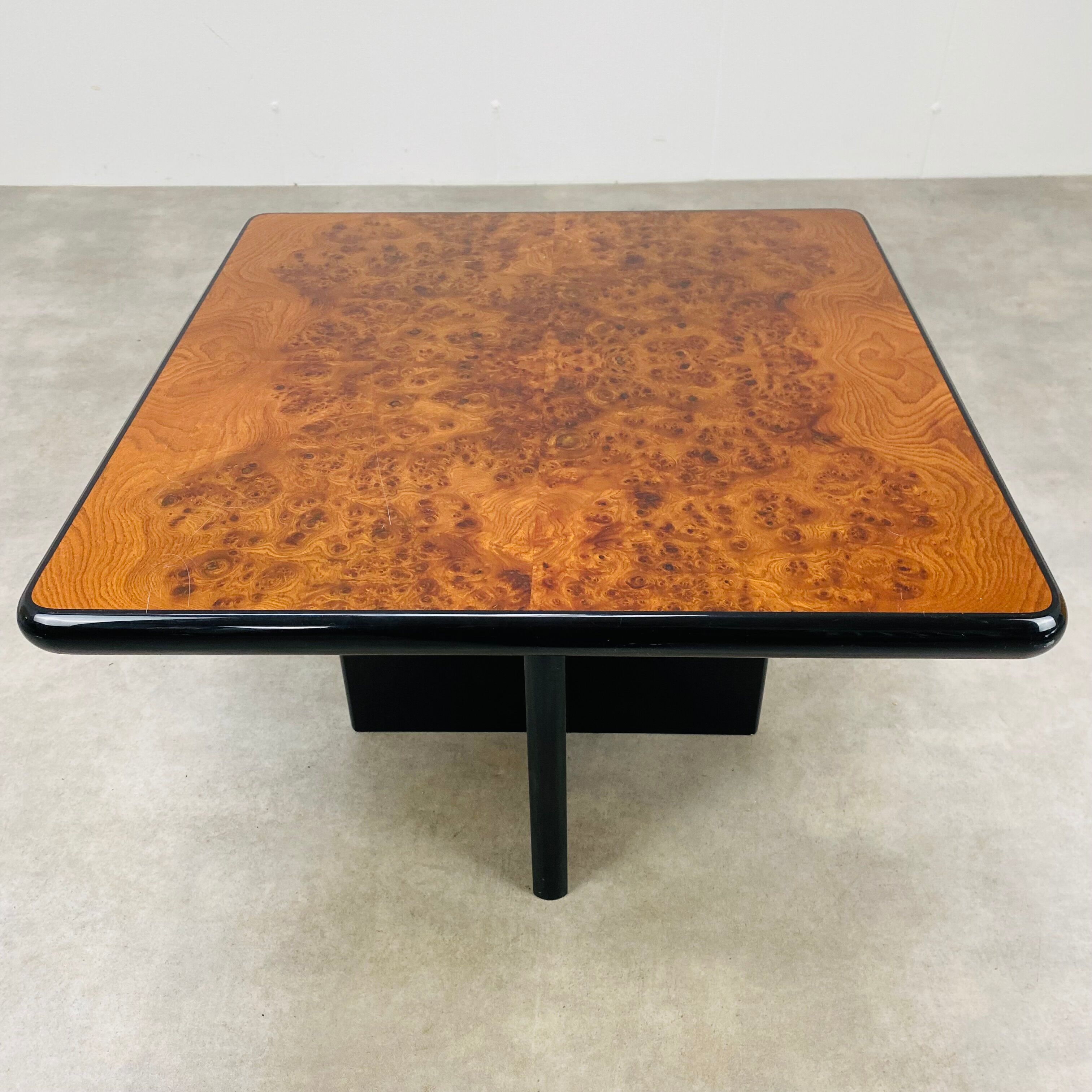 Table d'appoint bout de canapé années 70 en loupe d'orme