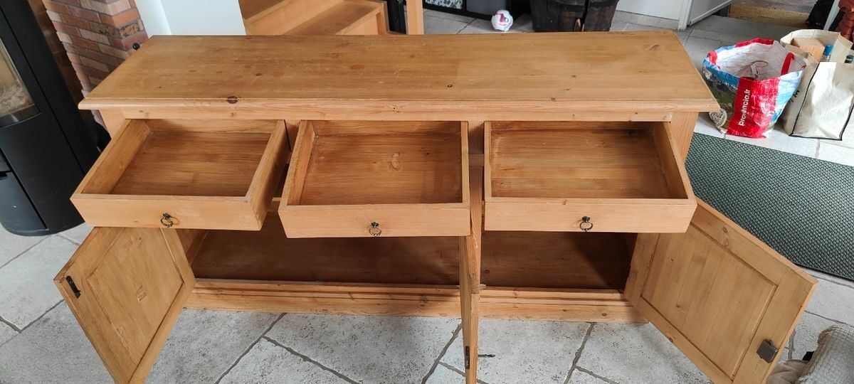Meuble en bois massif