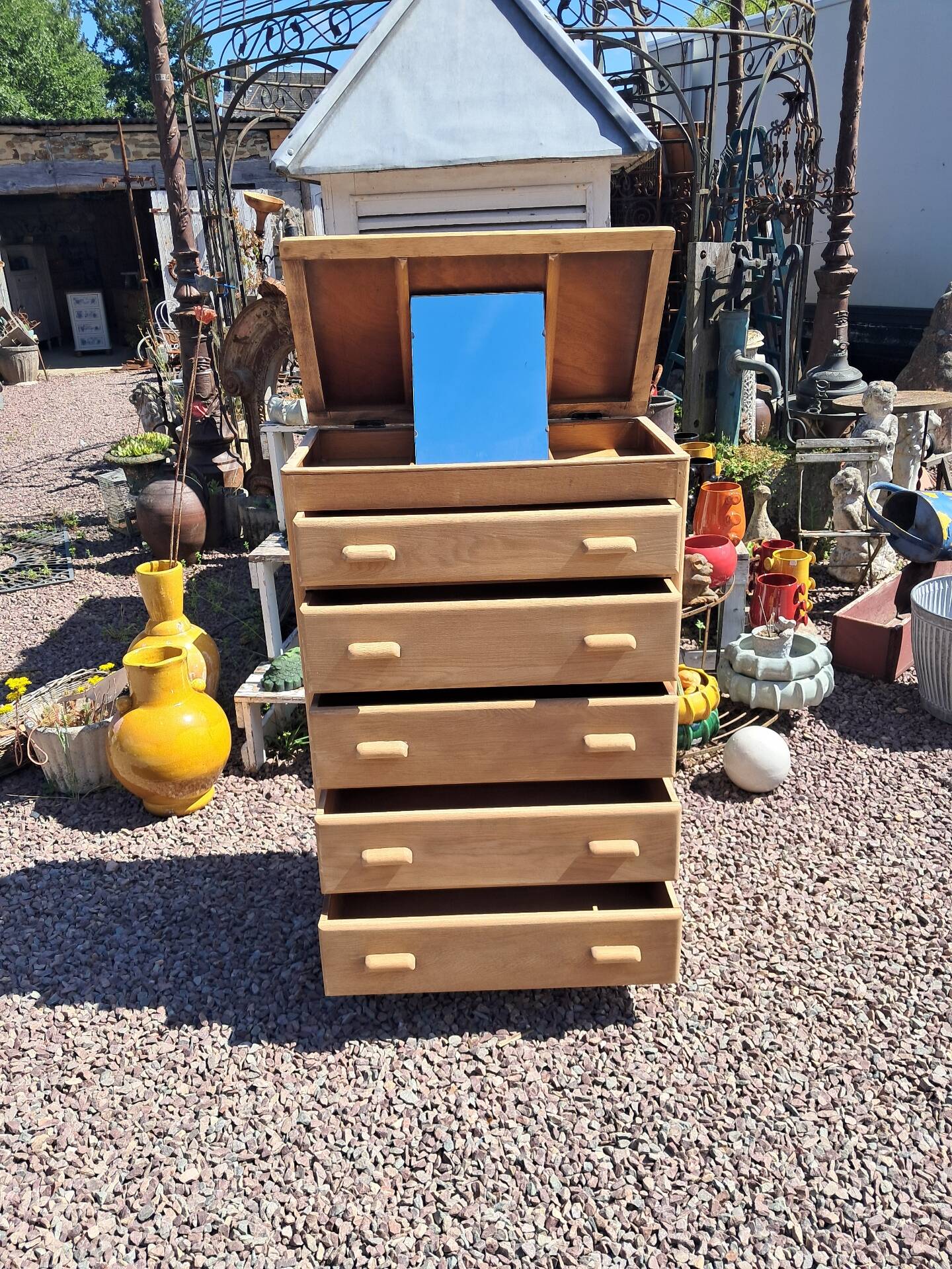 Chest of drawers