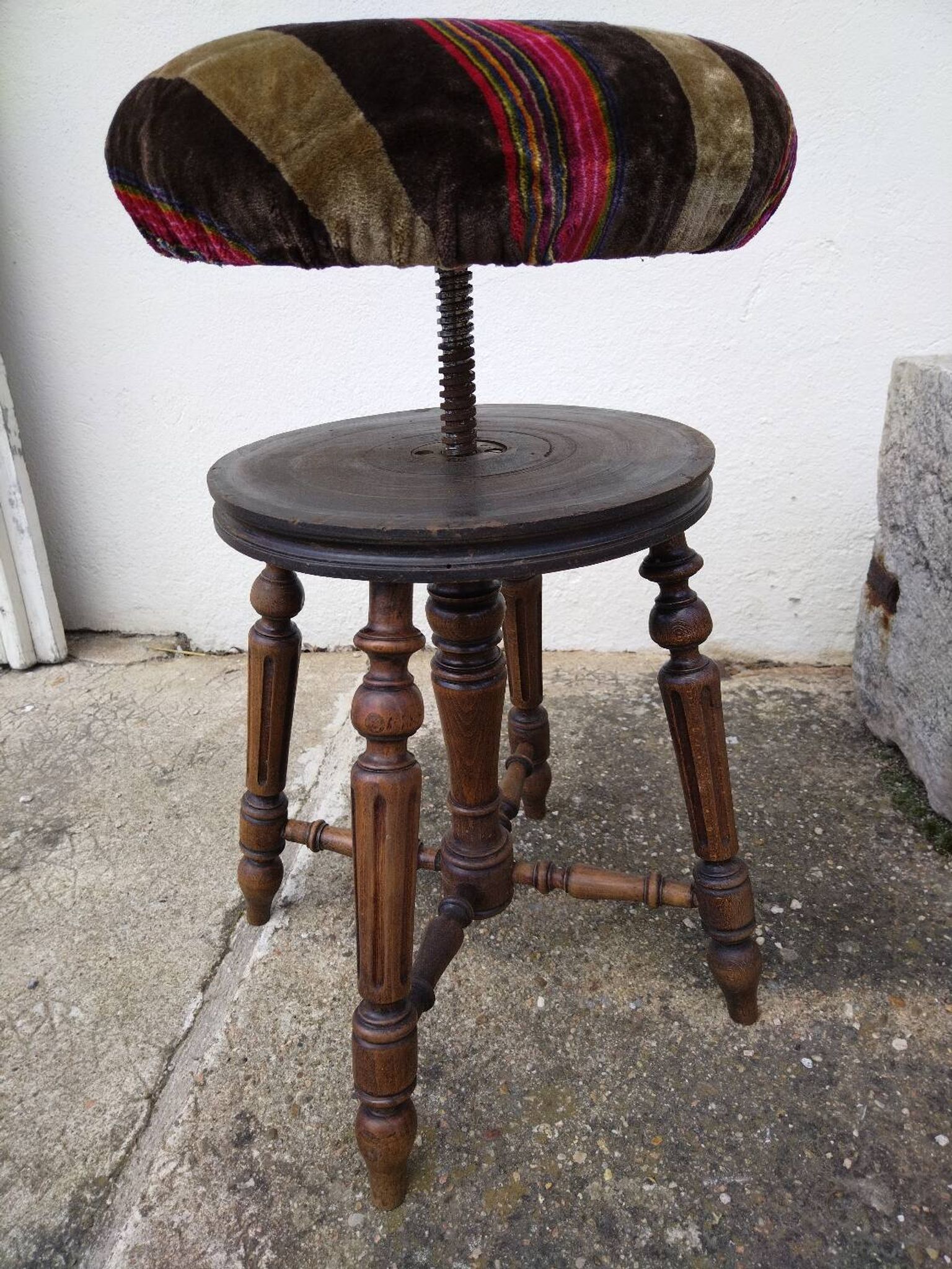 Piano stool