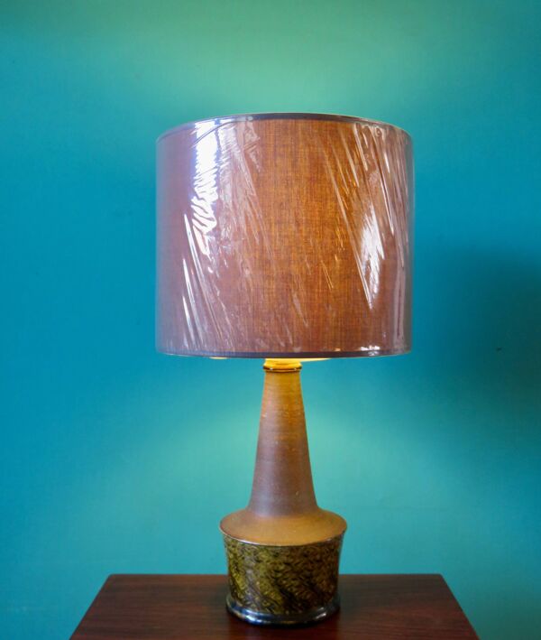 Lampe de chevet en grès et émail ocre. Nils Khaler Danemark 1965