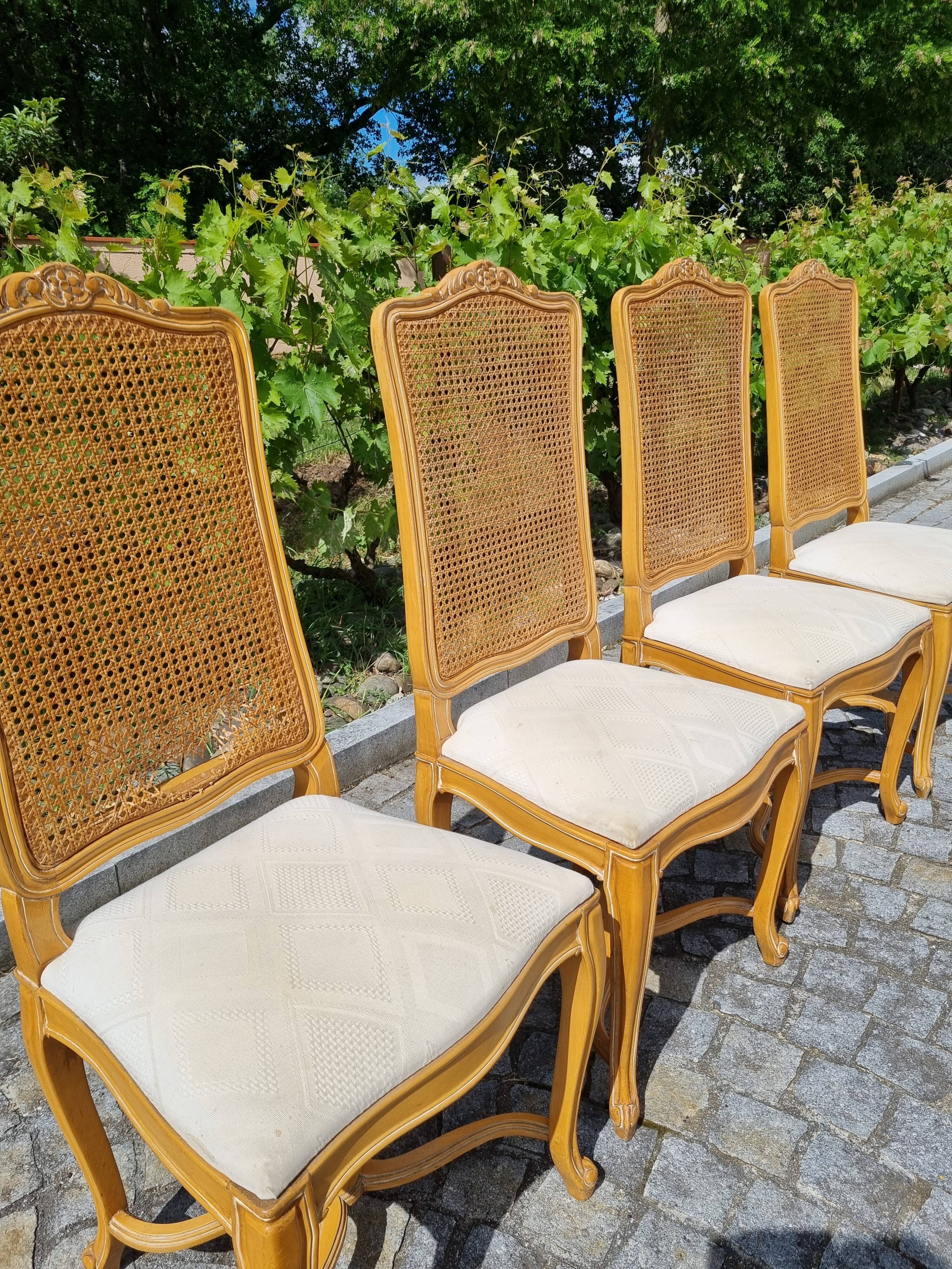 4 chaises en bois cérusé et dossier canné
