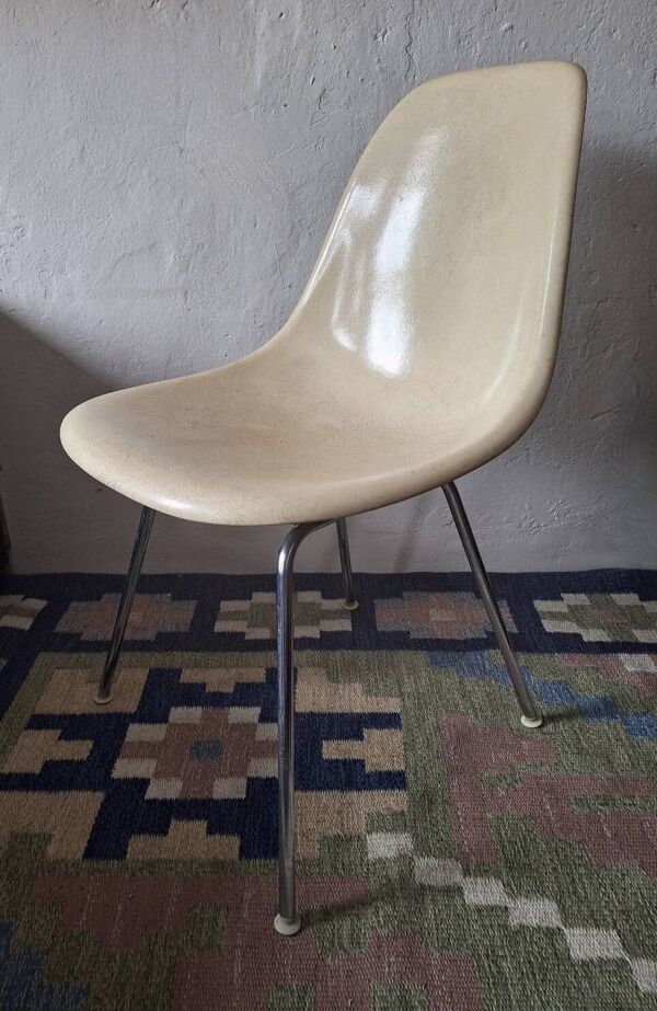 Chaise en fibre de verre DSX de Charles et Ray Eames pour Herman Miller, années 1950.