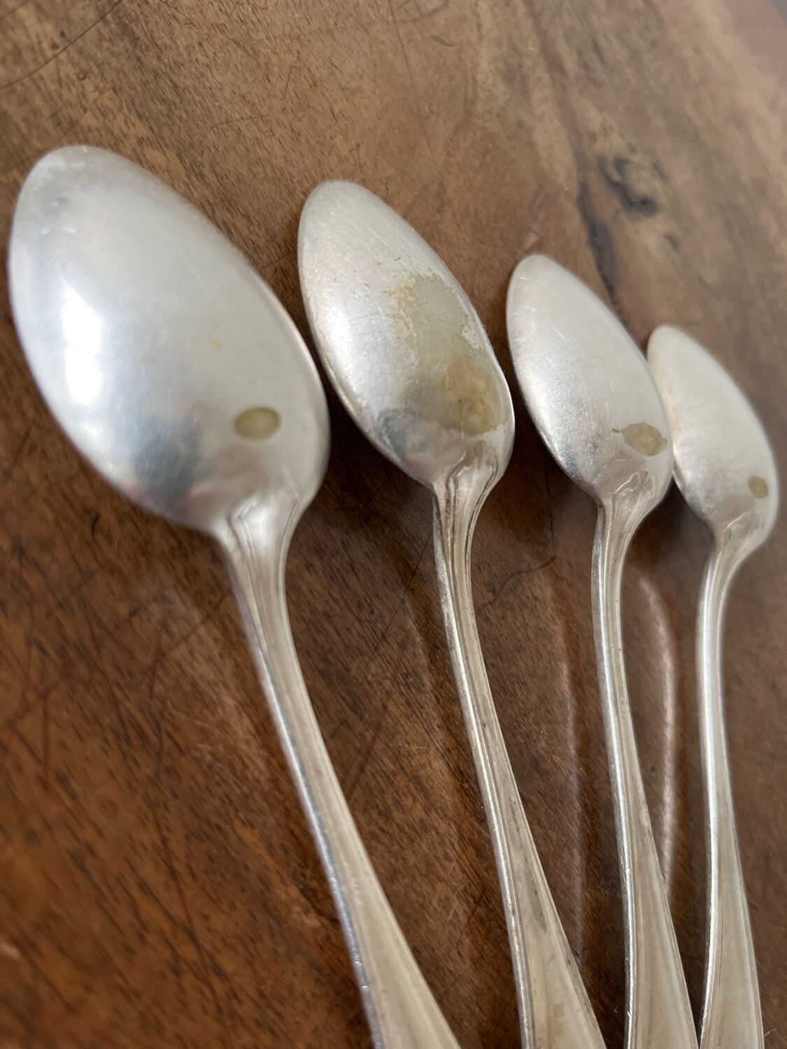 4 teaspoons in silver metal