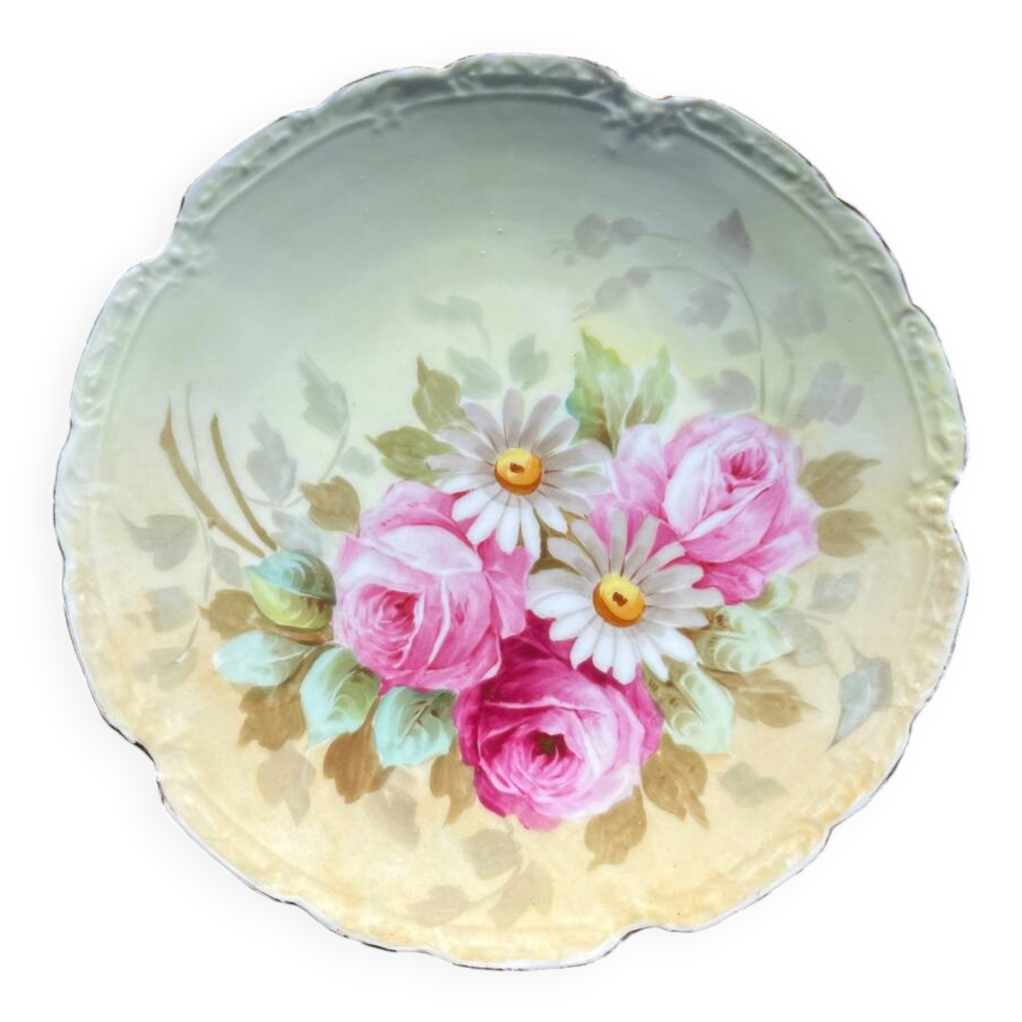 Assiette en porcelaine de Limoges à décor peint de fleurs
