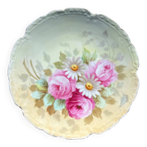 Assiette en porcelaine de Limoges à décor peint de fleurs