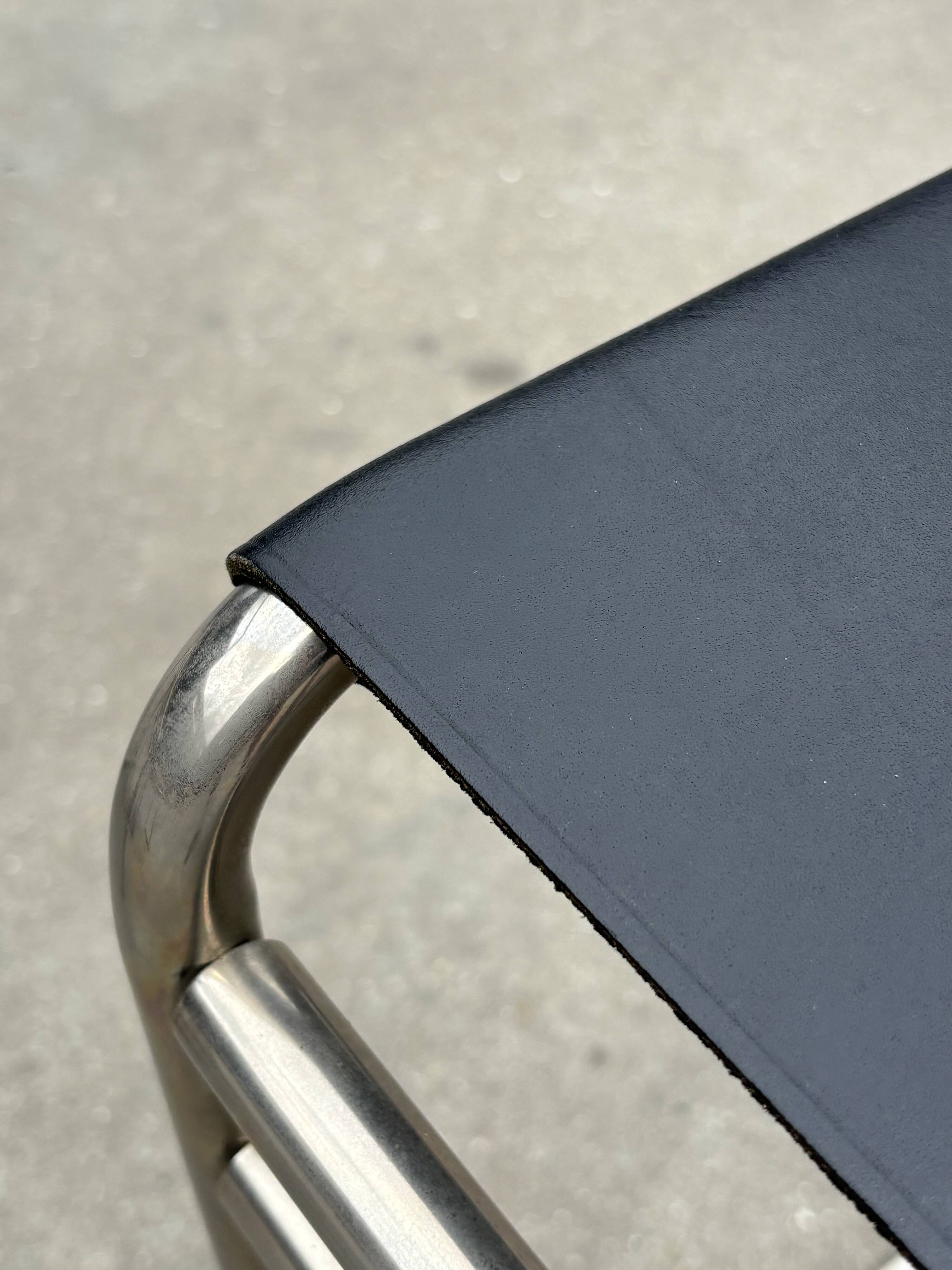 Set of 6 B5/B40 Chairs with Tubular Frame attributed to Marcel Breuer