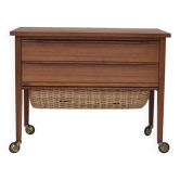 Commode danoise des années 1970, bois de teck, rotin, état d'origine.