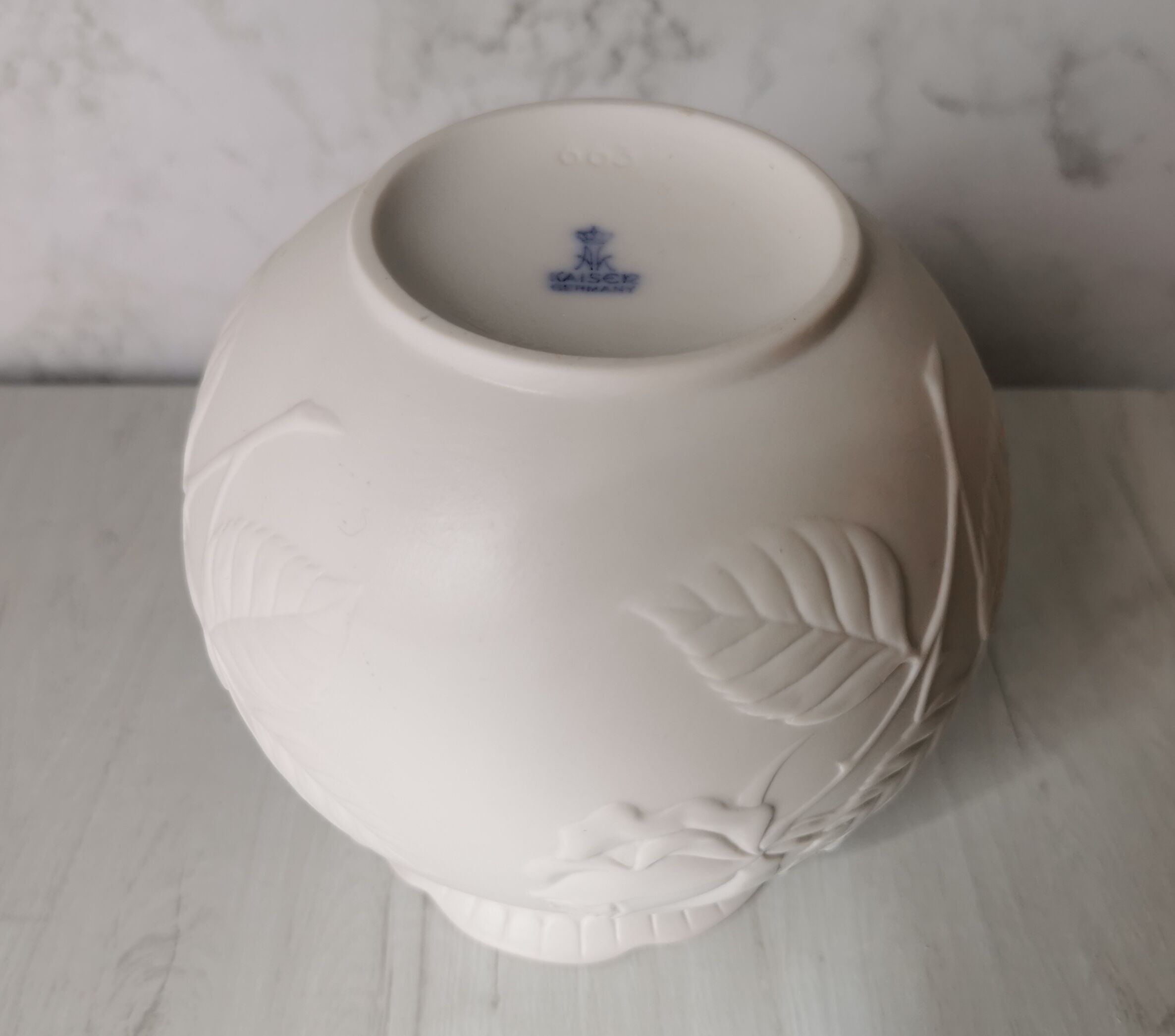 Vase ball pink white porcelain