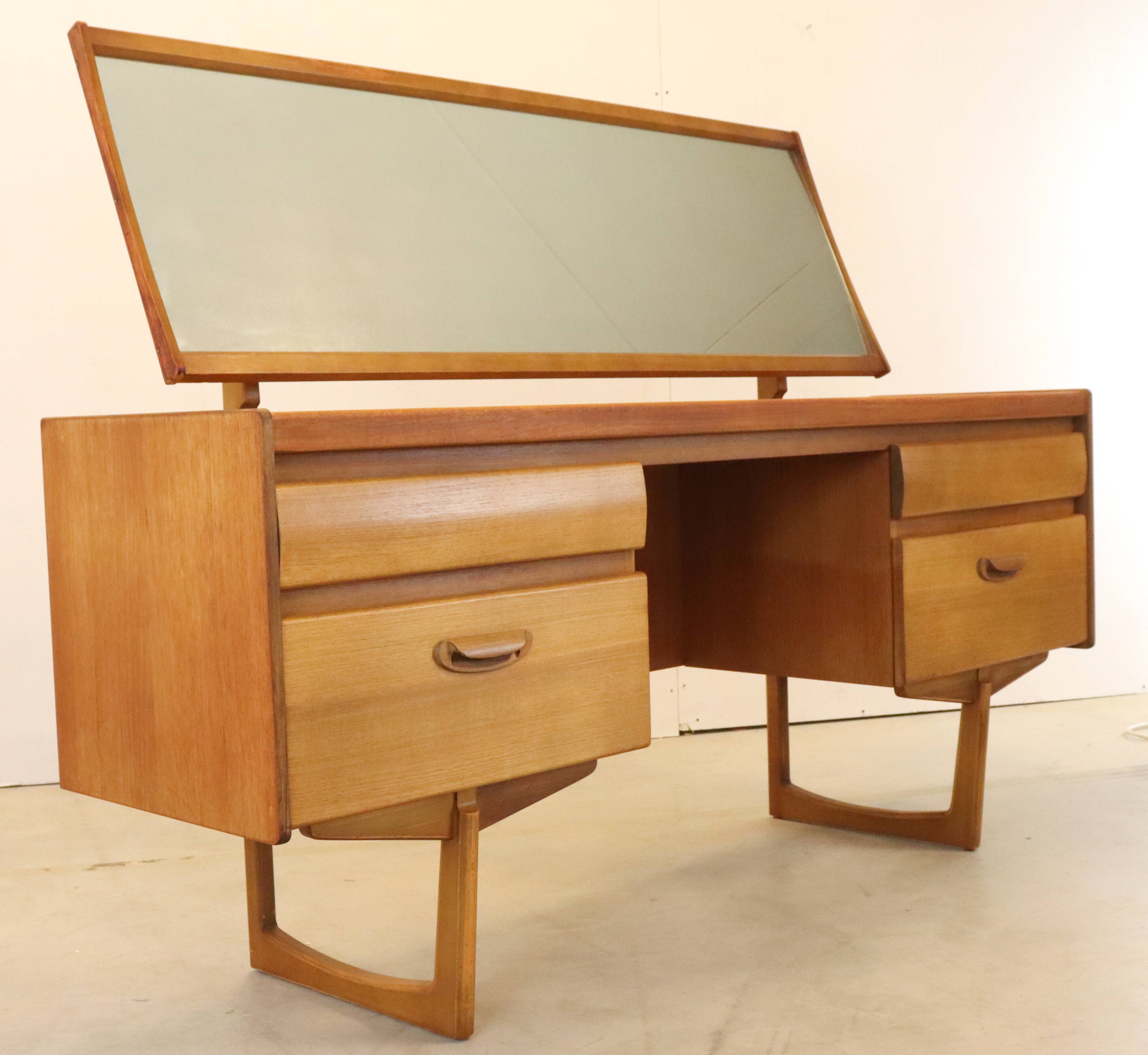 Dressing table William Lawrence of Nothingham 'London' vintage mid century
