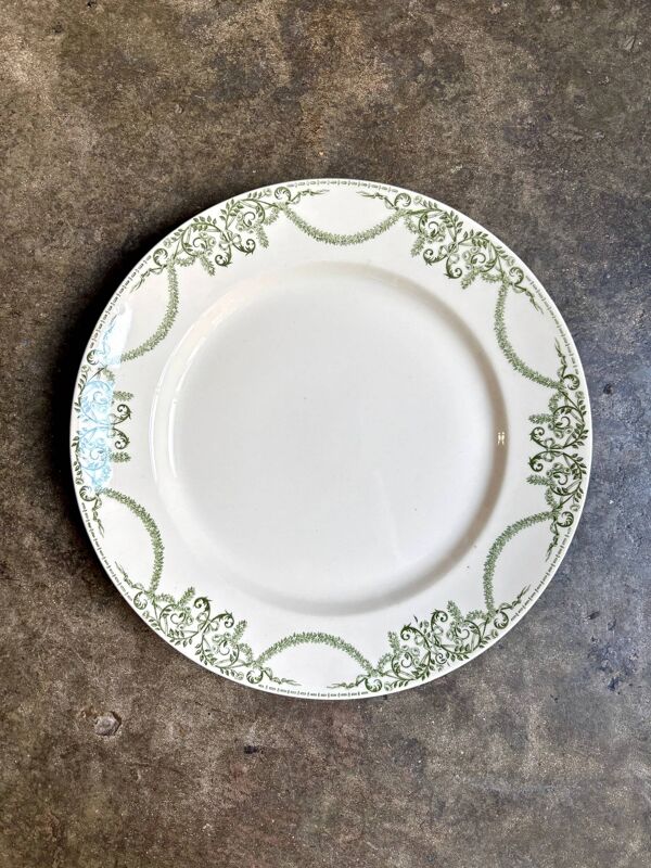 Plat rond Creil & Montereau en faïence verte, service ''Napoléon