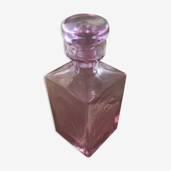 Liquor decanter with parma colored cap