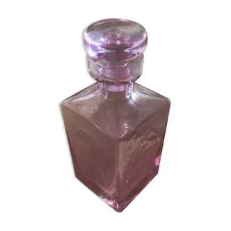 Liquor decanter with parma colored cap