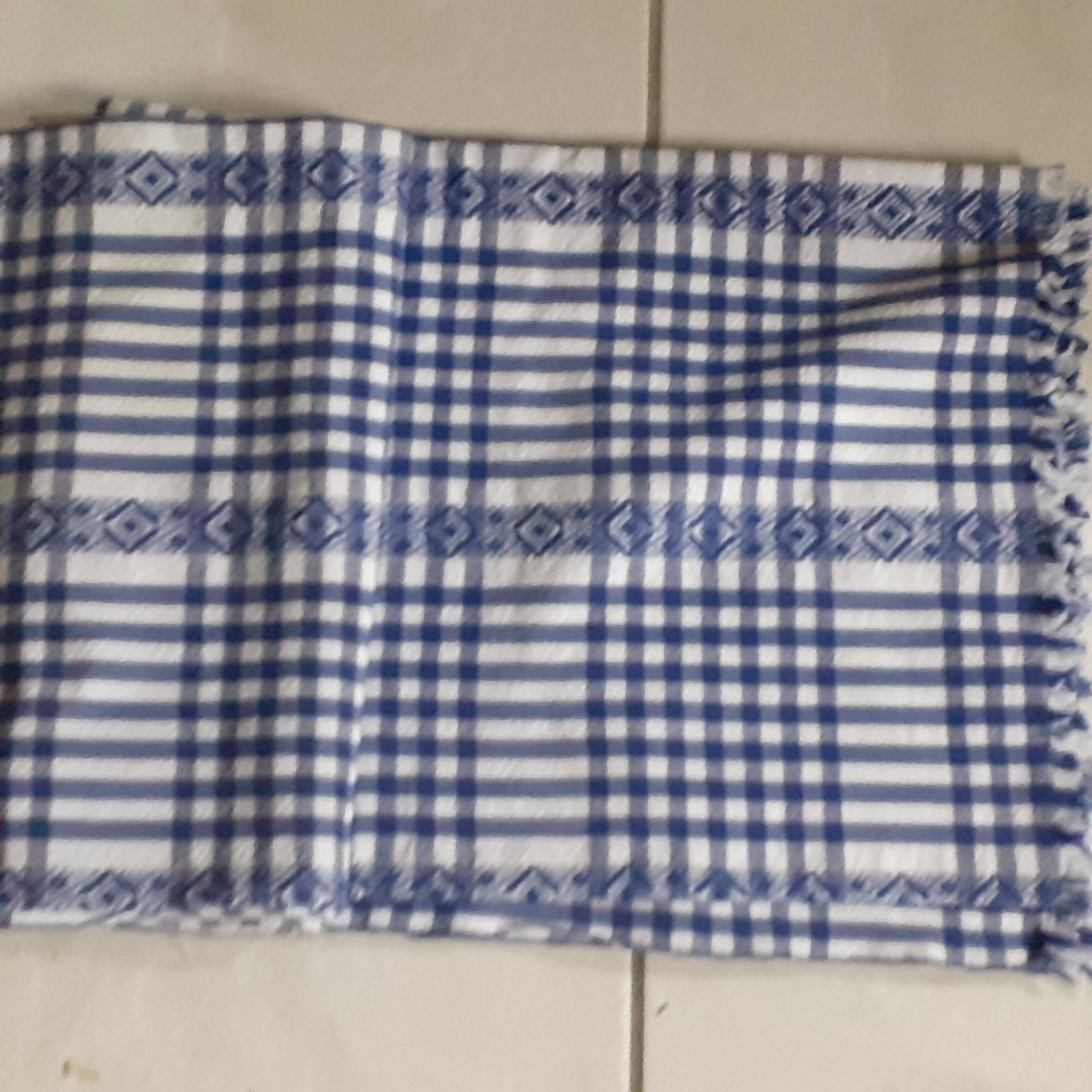 Nappe à carreaux bleue/ Blanche.