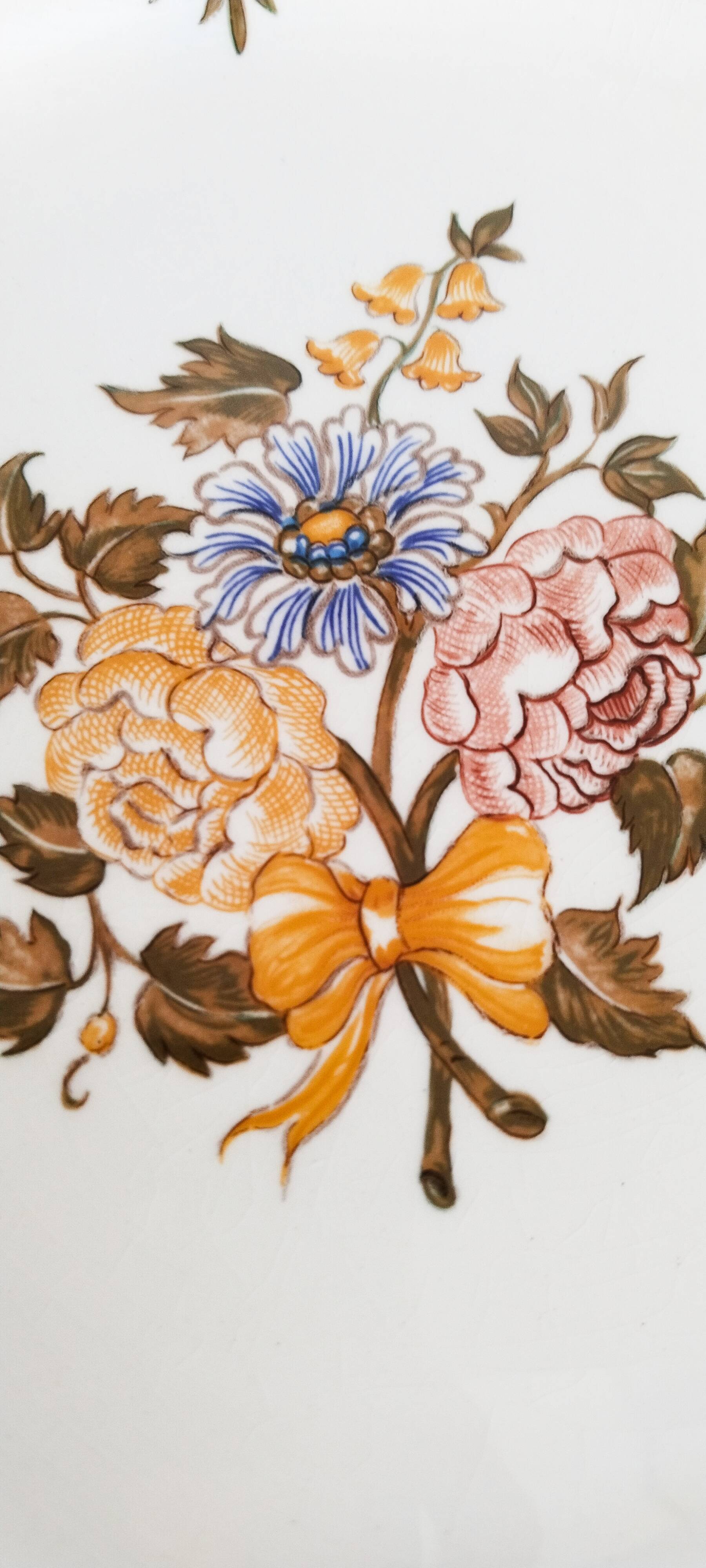 Flat plate in Gien earthenware, Bordeaux "Au Bouquet" model