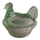 Beurrier en verre figurant une poule