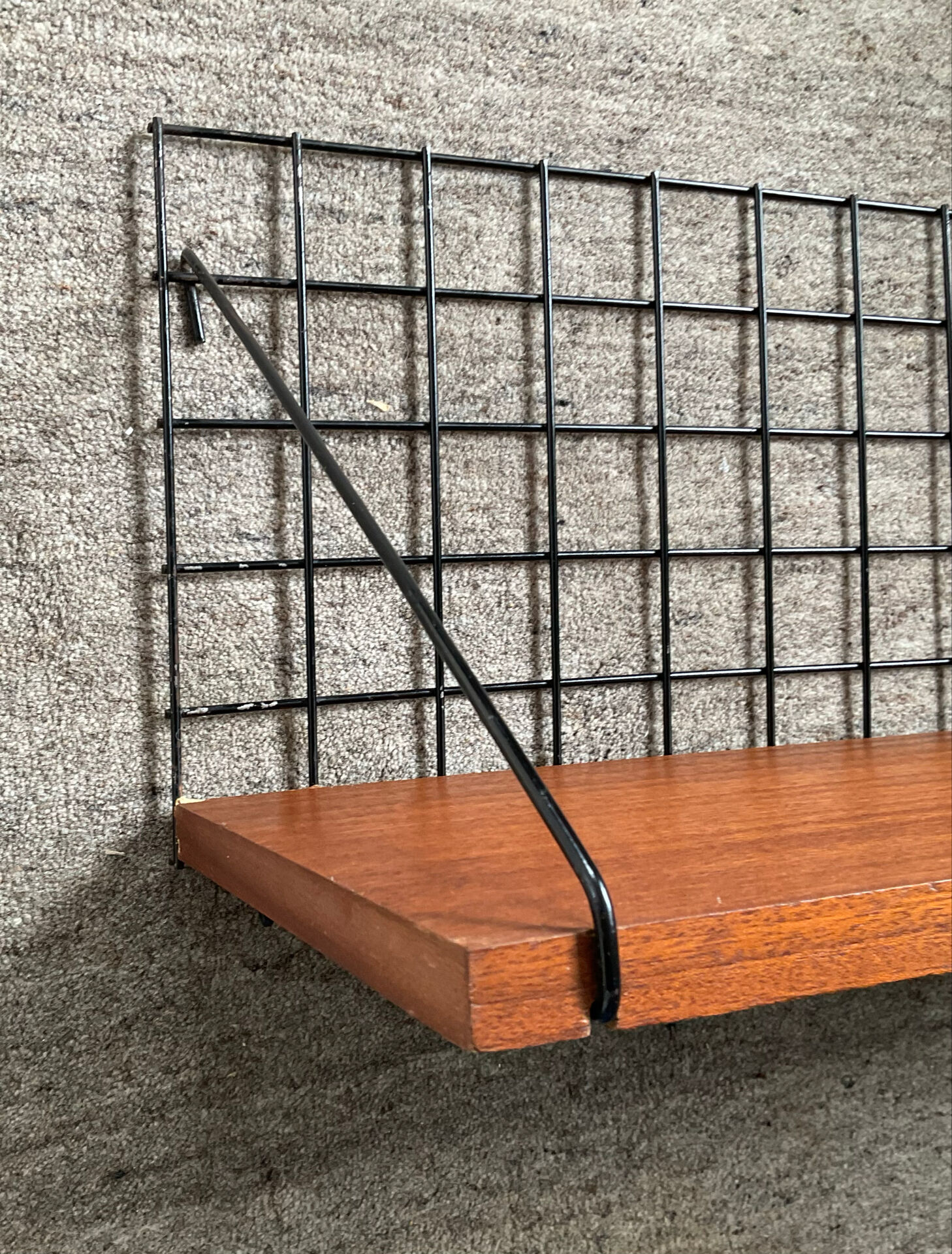Wall shelf by Pierre Guariche for Meurop from the 60s-70s.