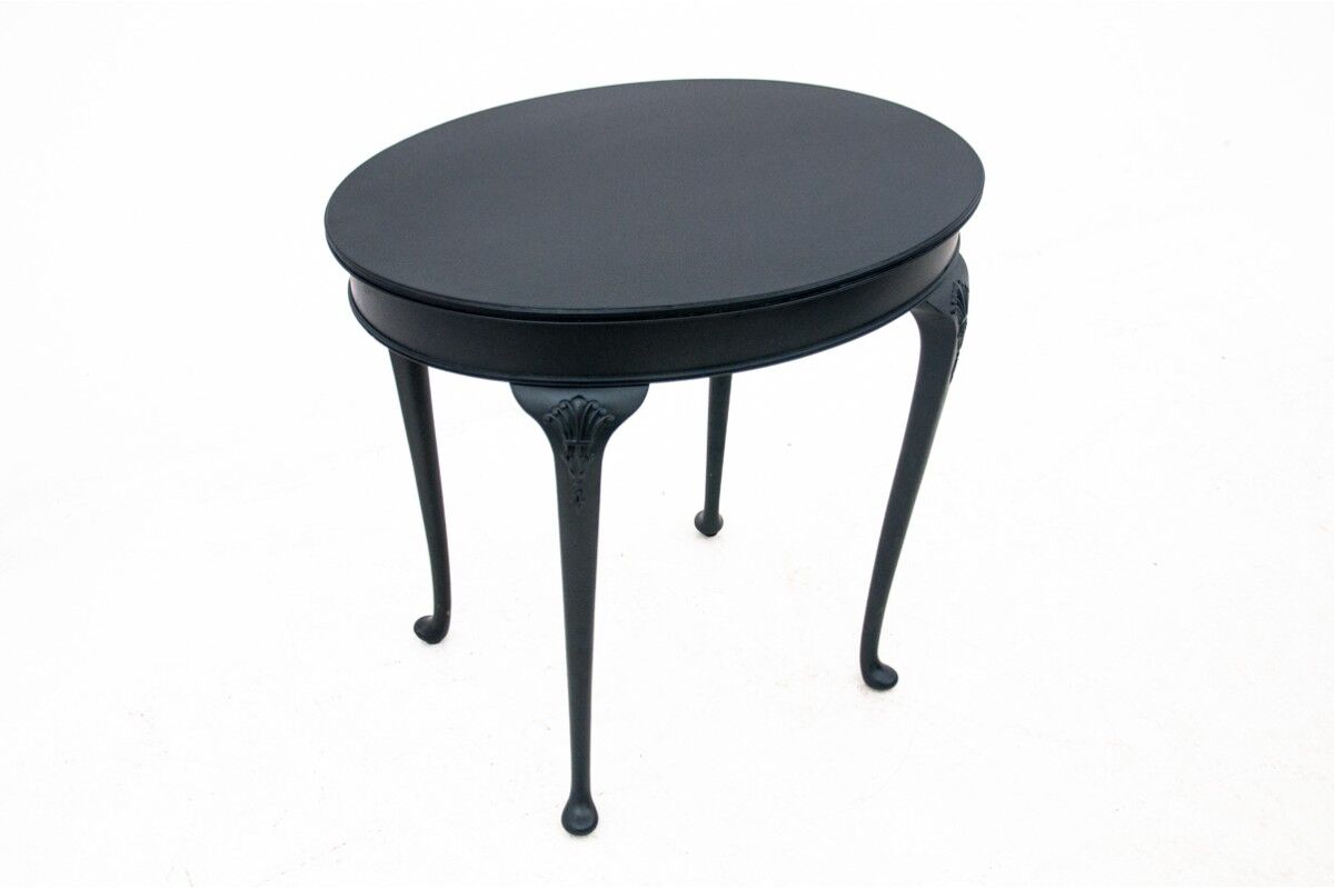 Oval table, Northern Europe, circa 1910