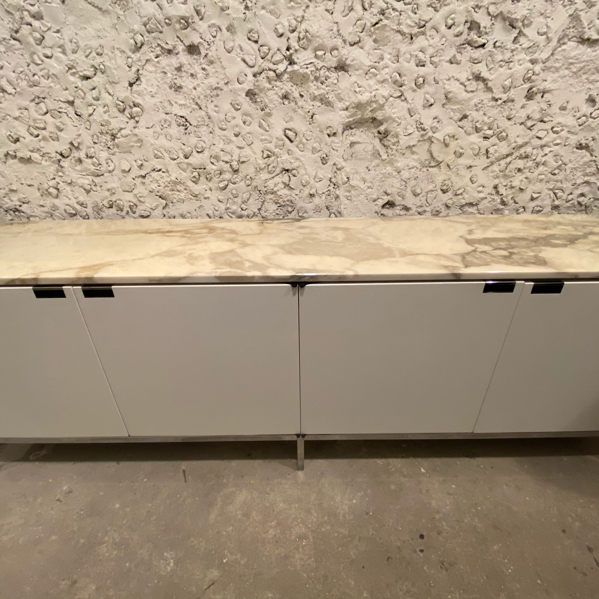 Sideboard bu Florence Knoll white and marble calacatta orro