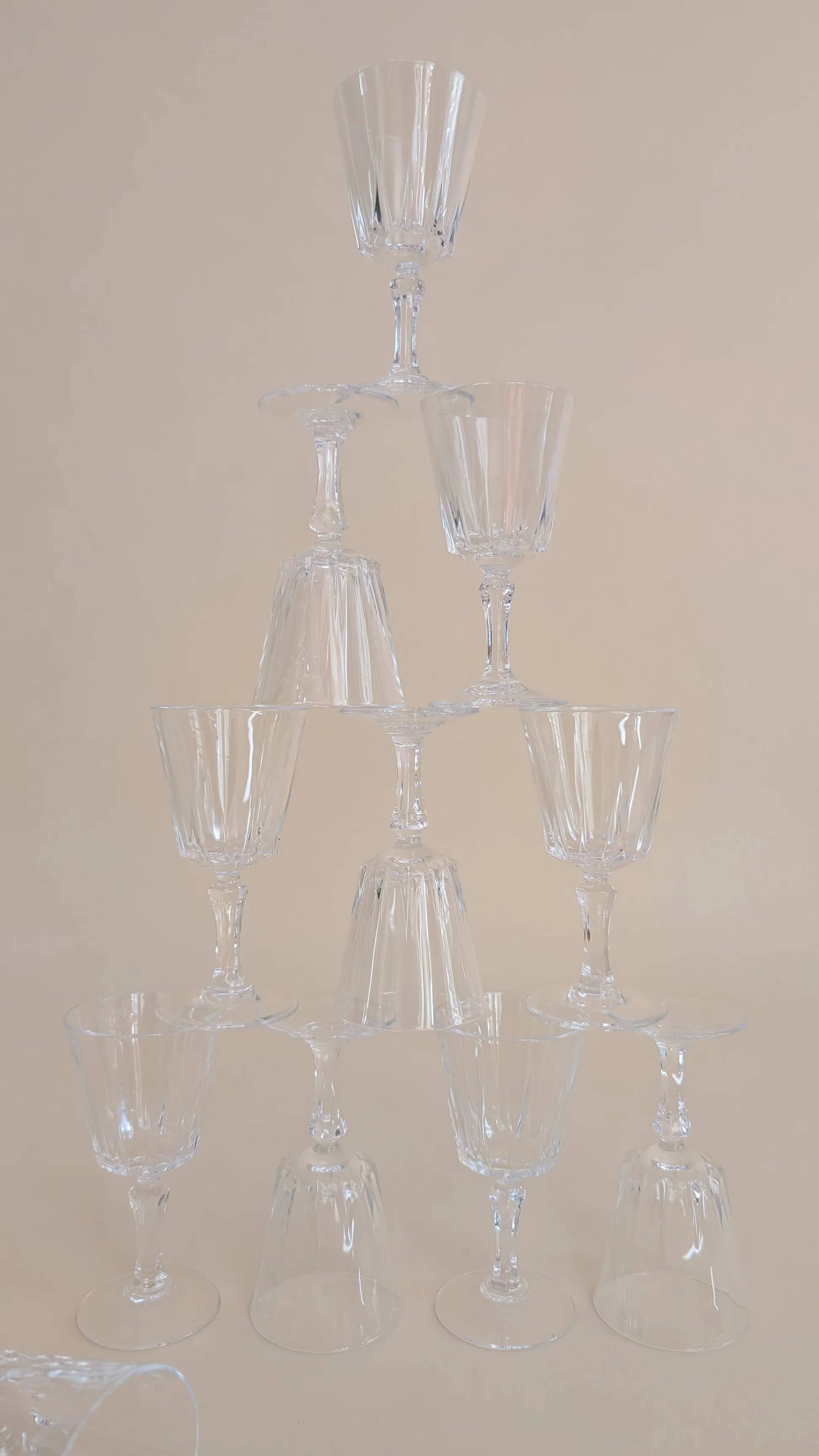 Set of 11 glass glasses