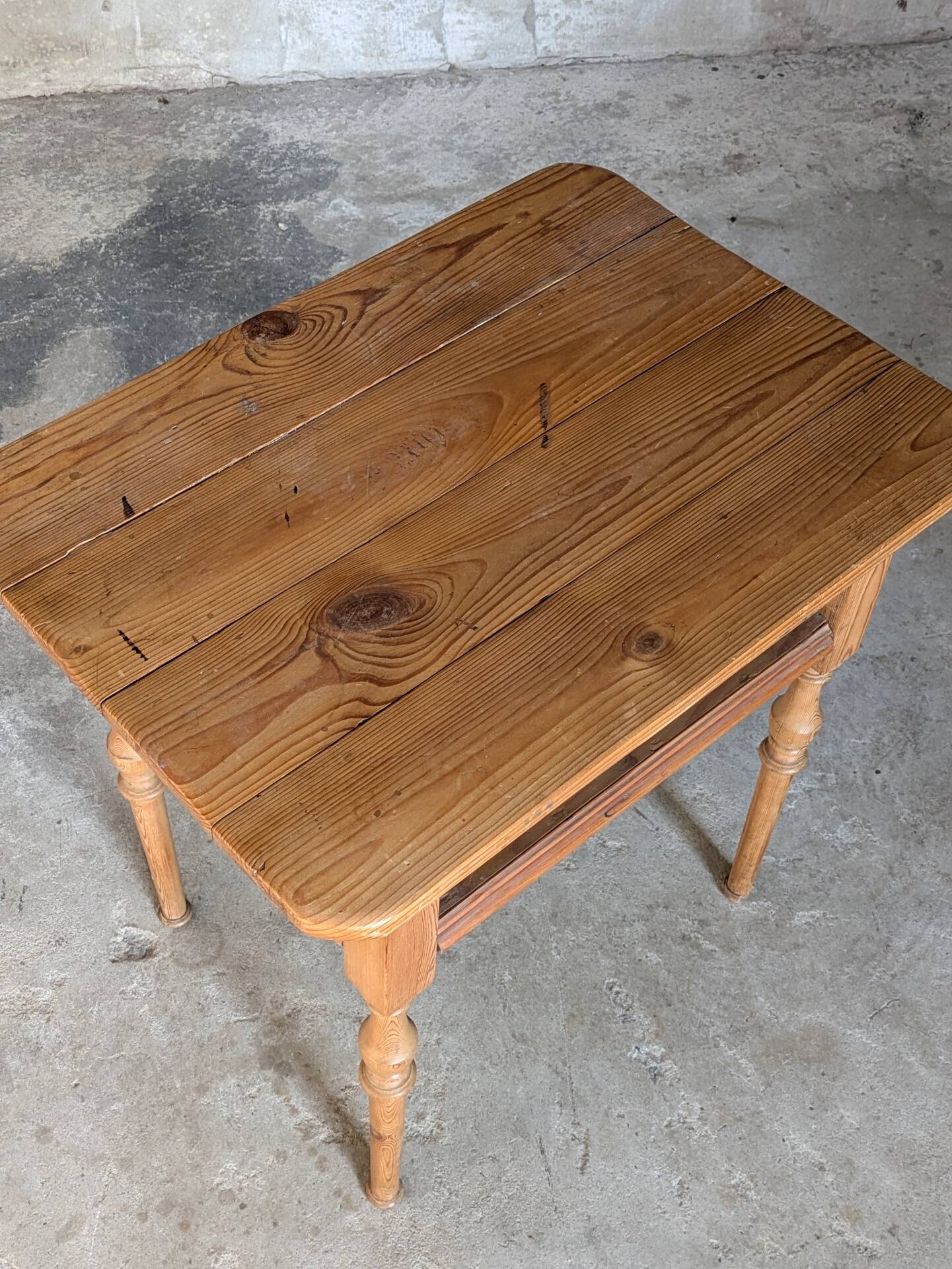 Table d'appoint pin