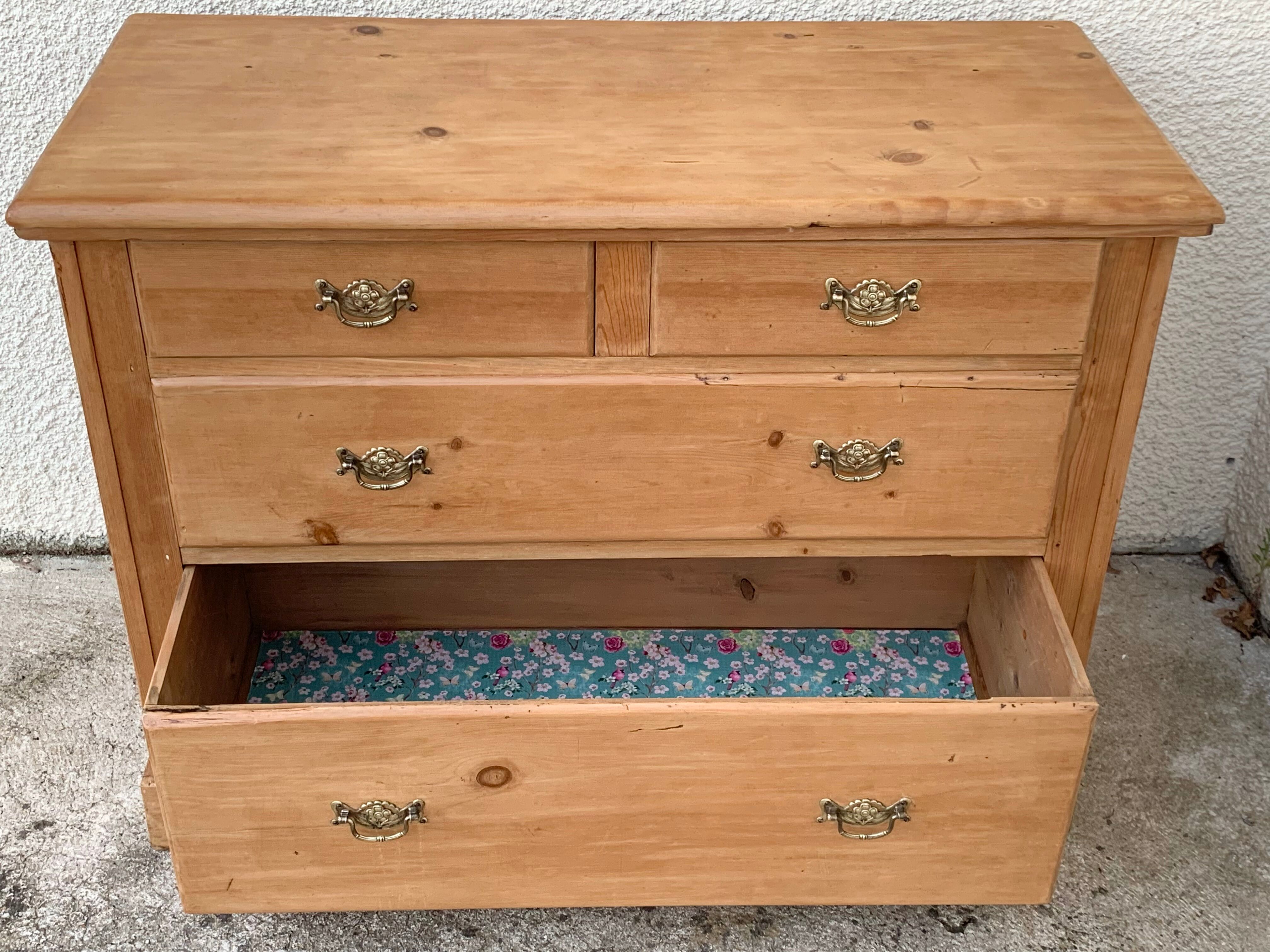 English style chest of drawers 1920 pine and pitchpin
