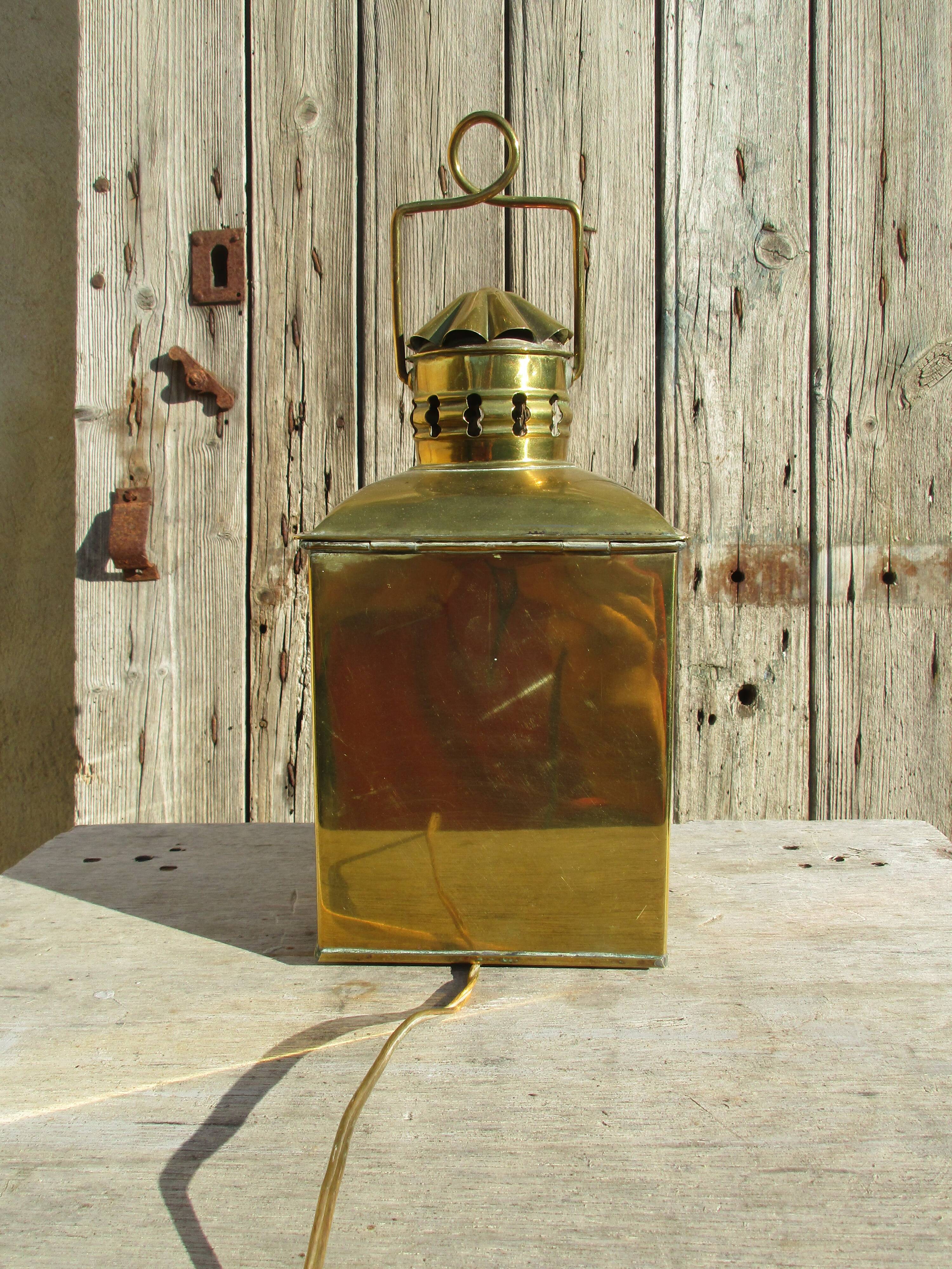Brass boat tempete lamp