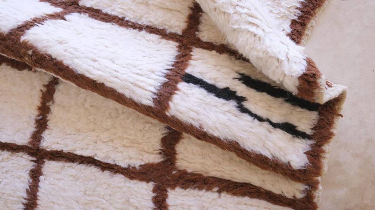 Tapis beni ouarin fait main traditionnelle taille 150 x 250 cm