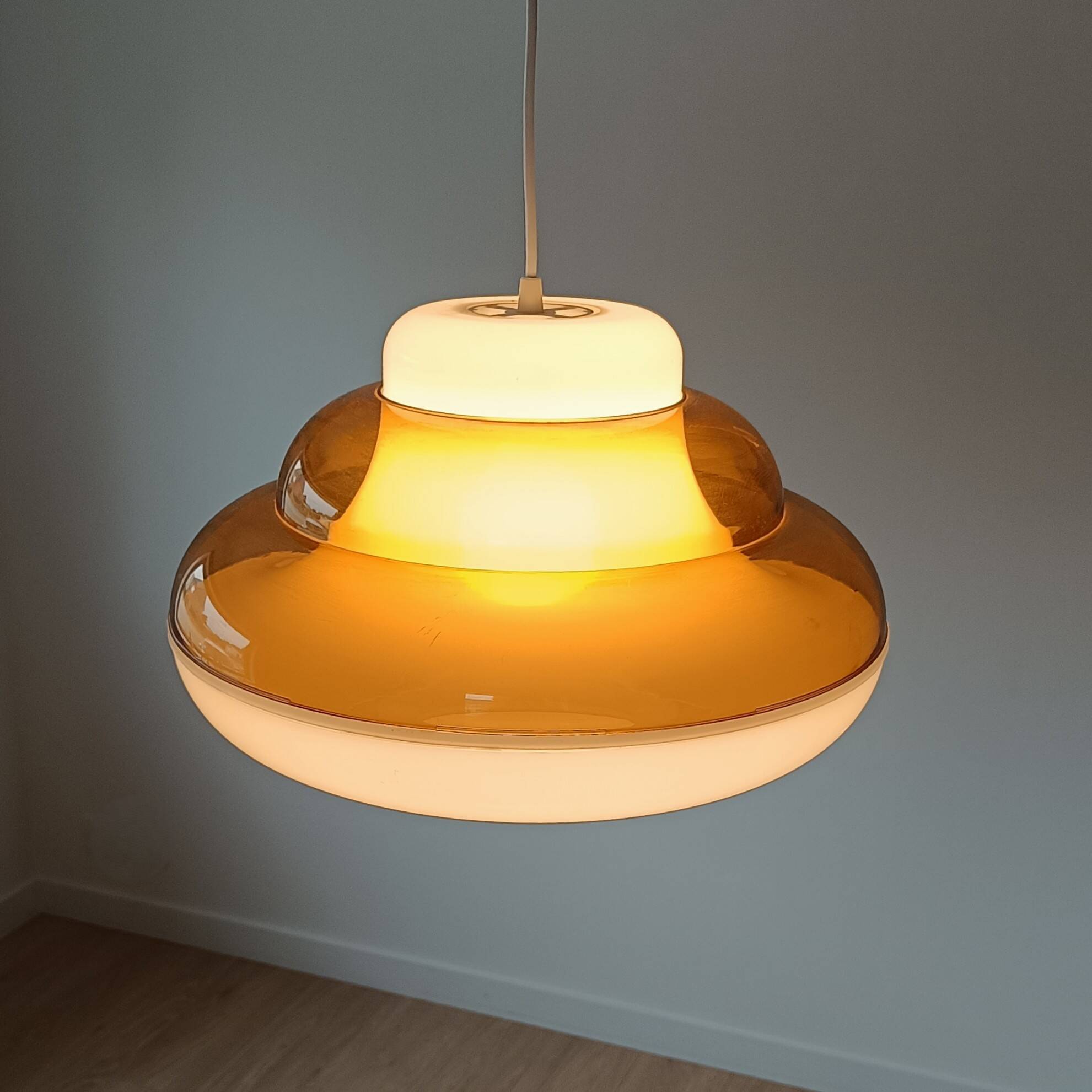 Space age pendant lamp – Massive