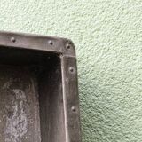 Table de métier, début 20ème, en bois et zinc riveté