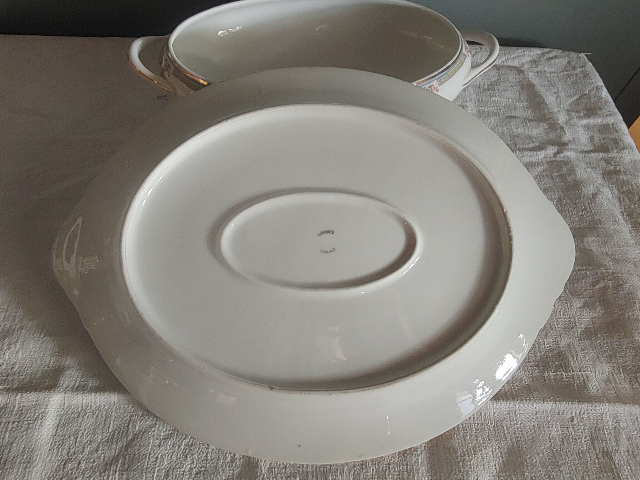 Large serving dish in Limoges porcelain Flower baskets, fruit - early 20th