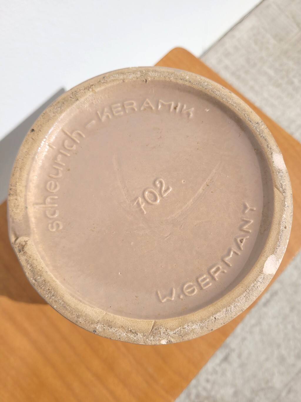 Ceramic face cachepot vase