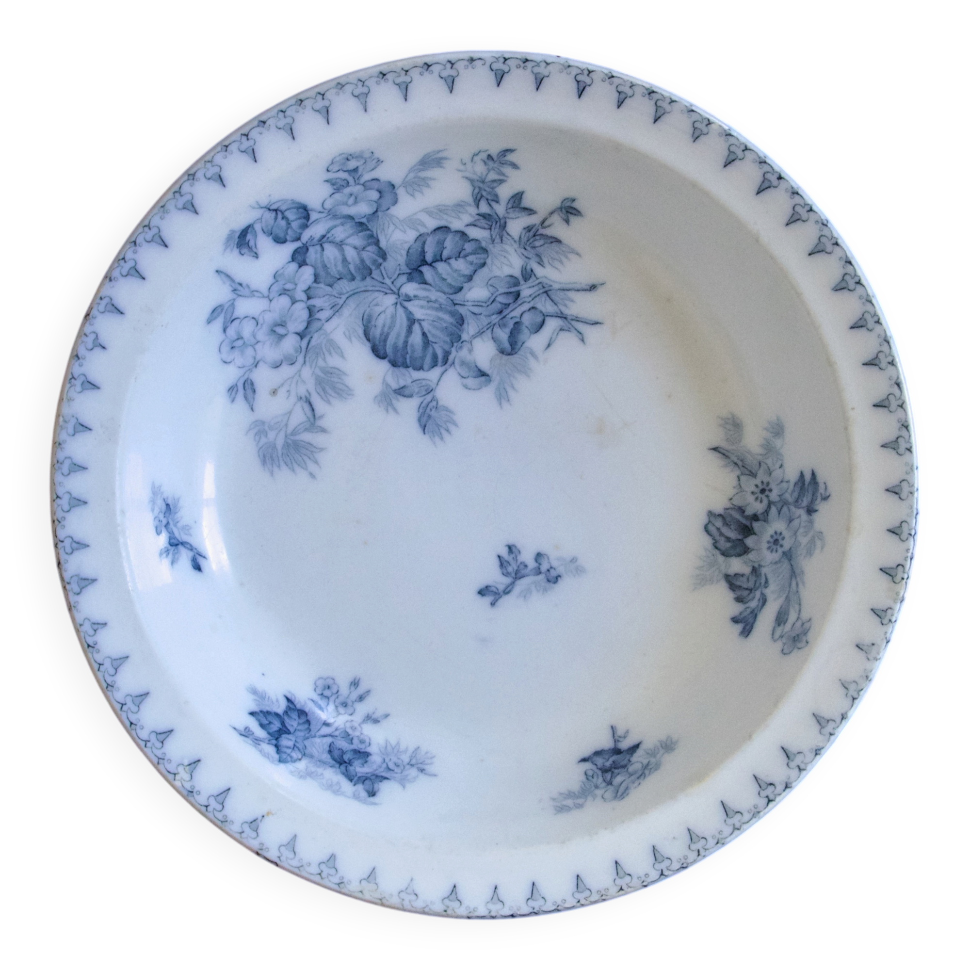 Shallow dish 19th century ironstone Sarreguemines Flore collection