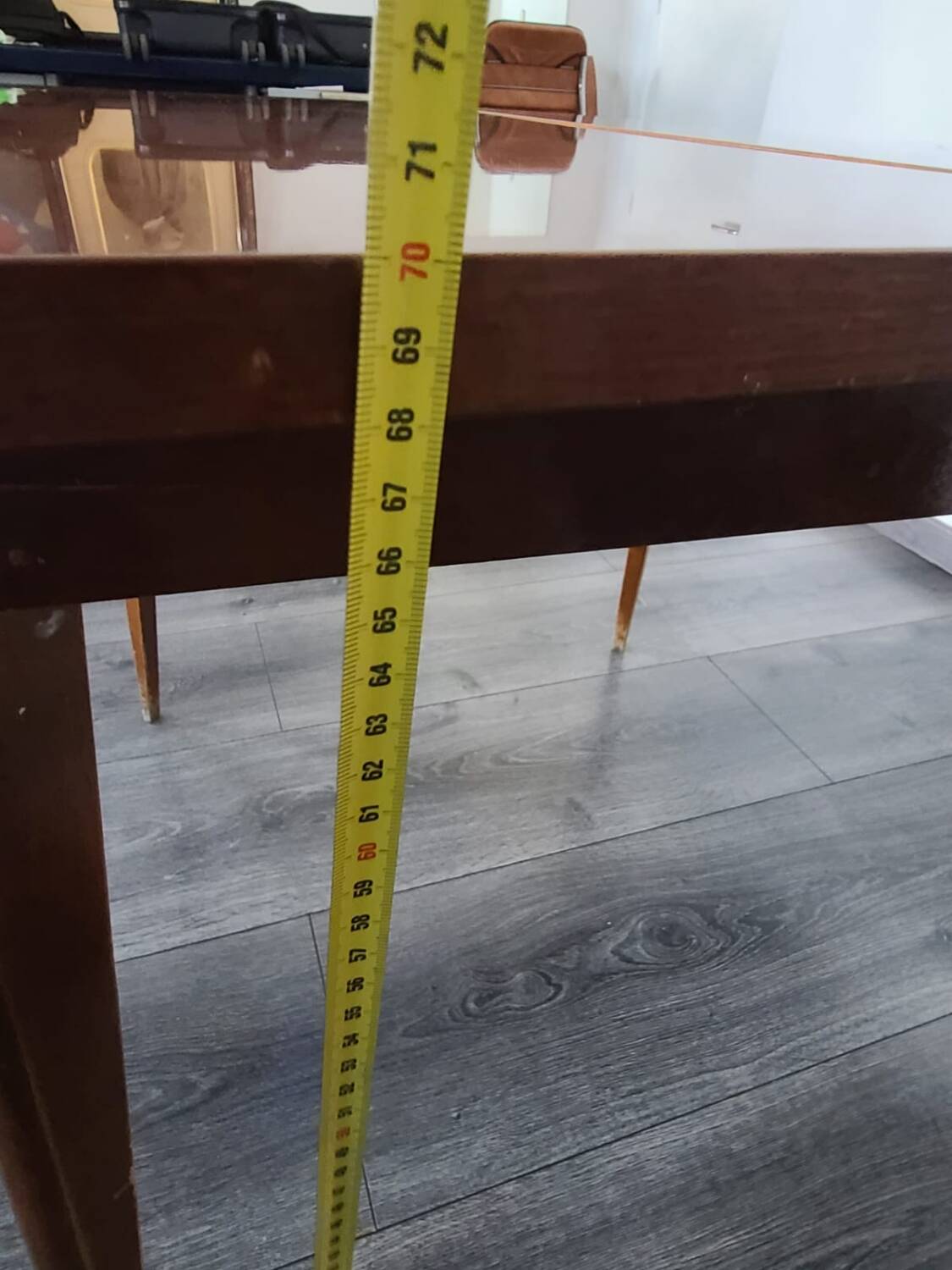 Vintage vitrified portfolio table