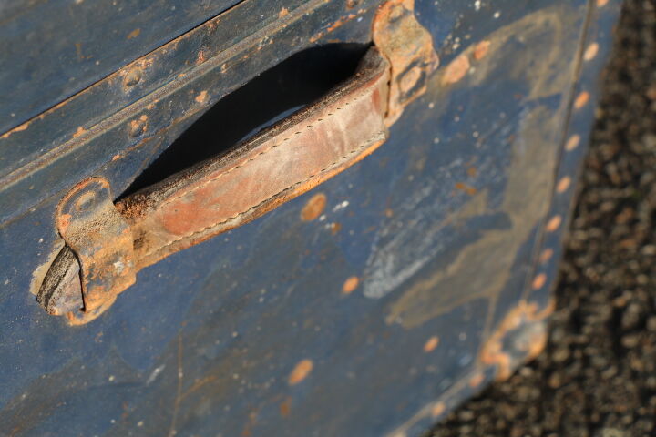 Old large-format trunk 930cm