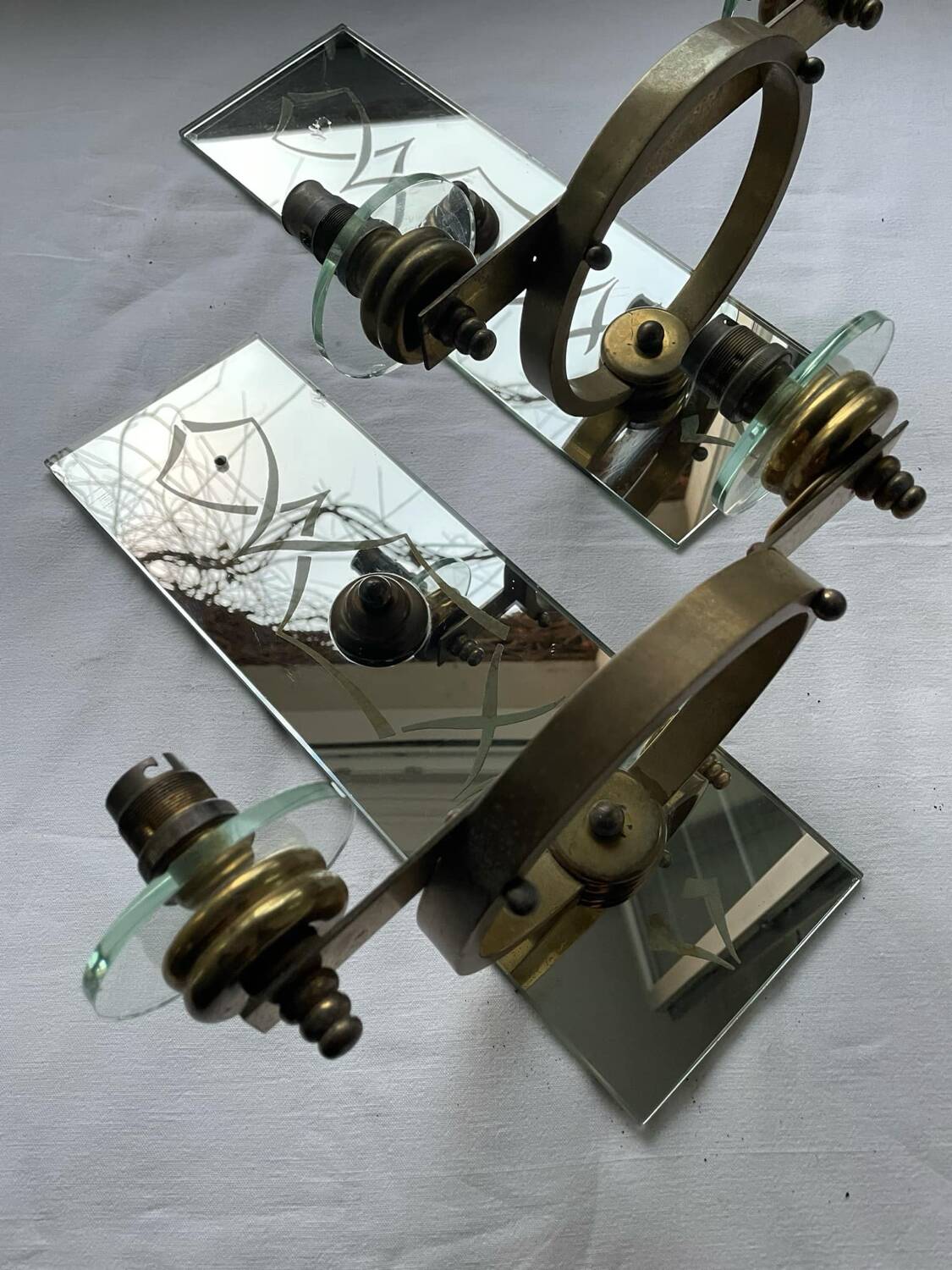 Pair of Italian art deco wall lights in mirror and brass, vintage, 1930s