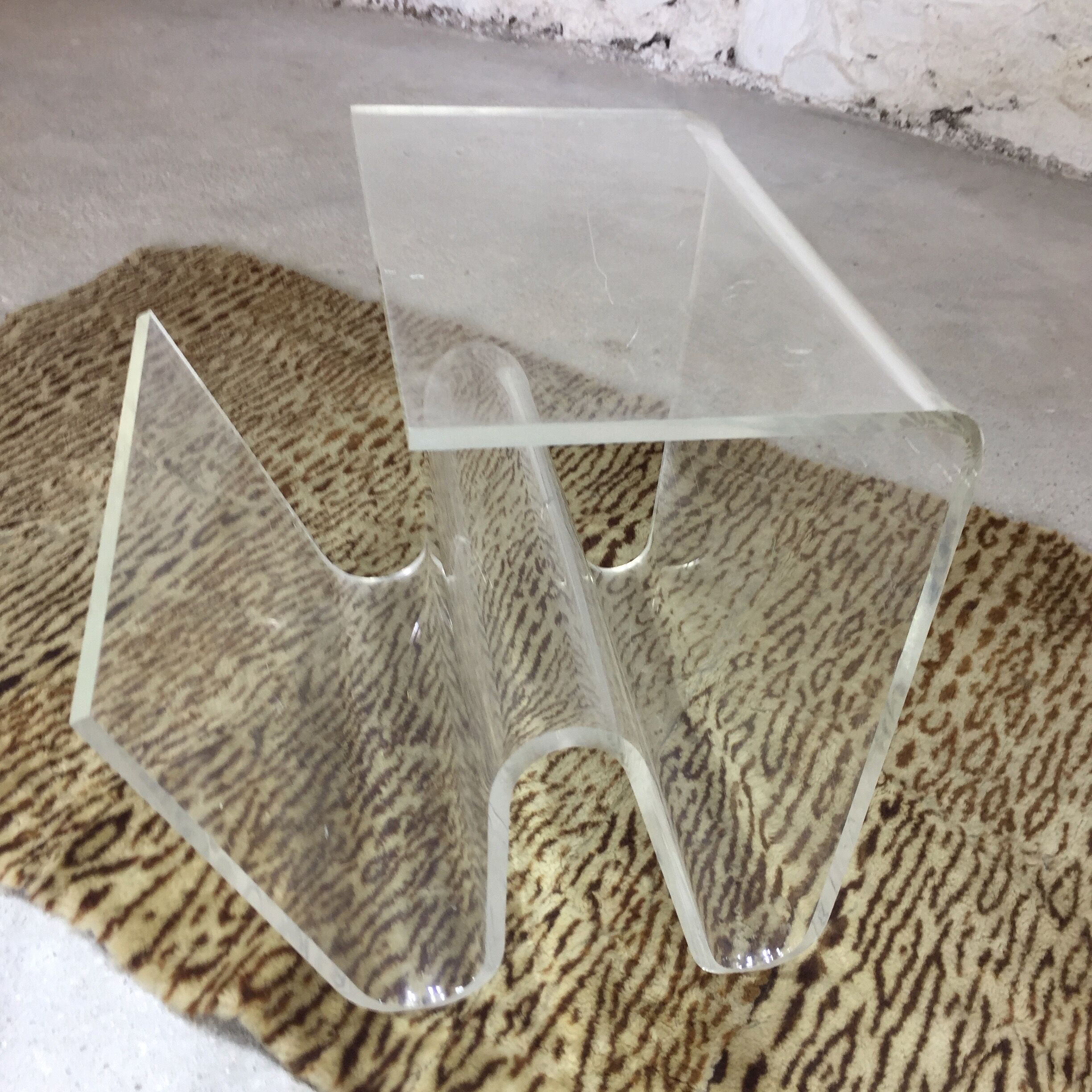 70s Plexiglas Sofa Tip