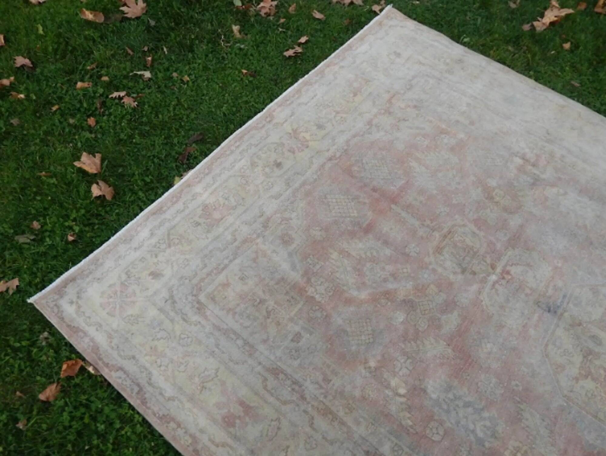 Vintage handmade Turkish rug 205x305 cm
